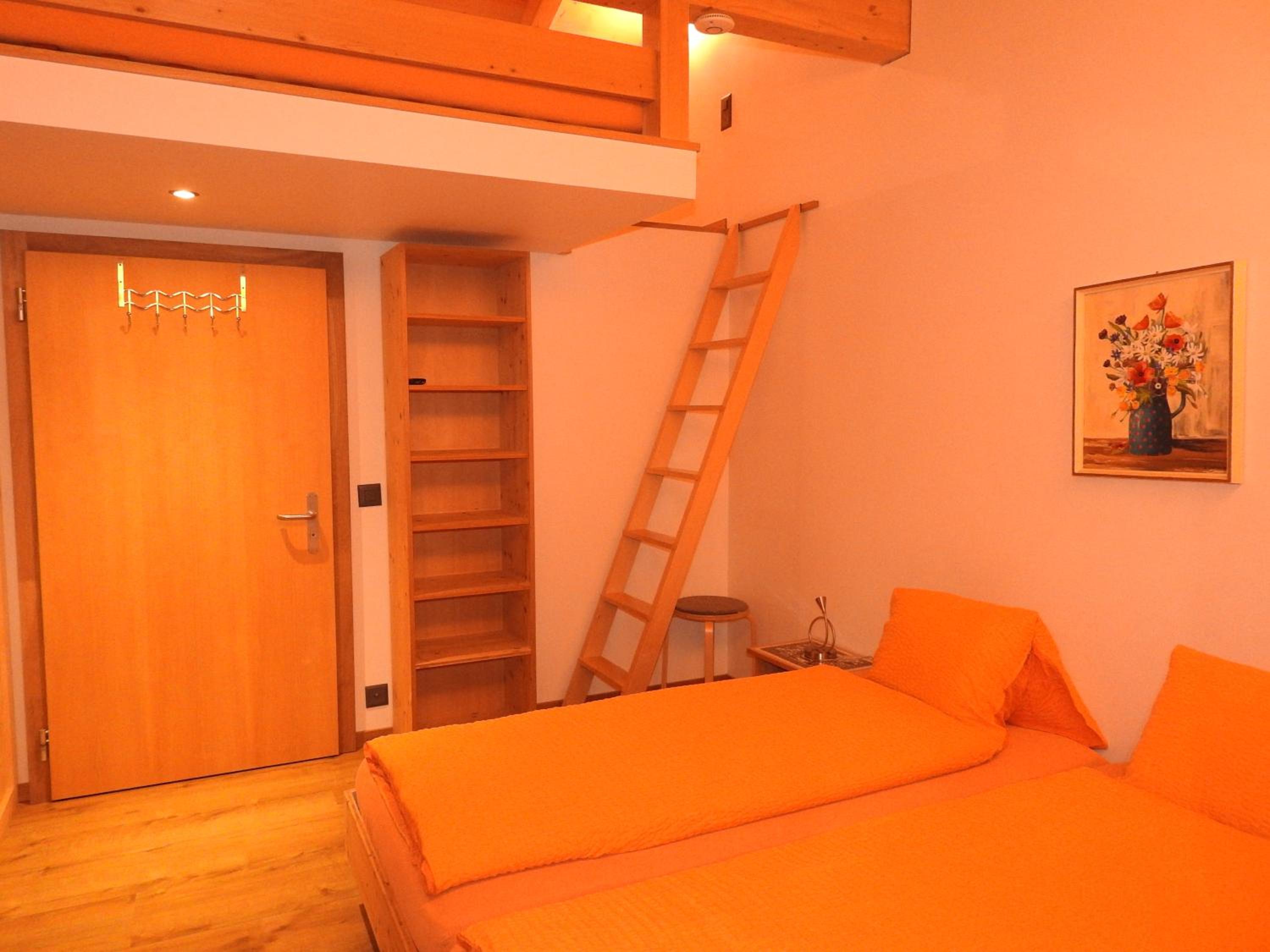 Alpenchalet Weidhaus Gstaad - Dachwohnung - Studio - Stockbettzimmer