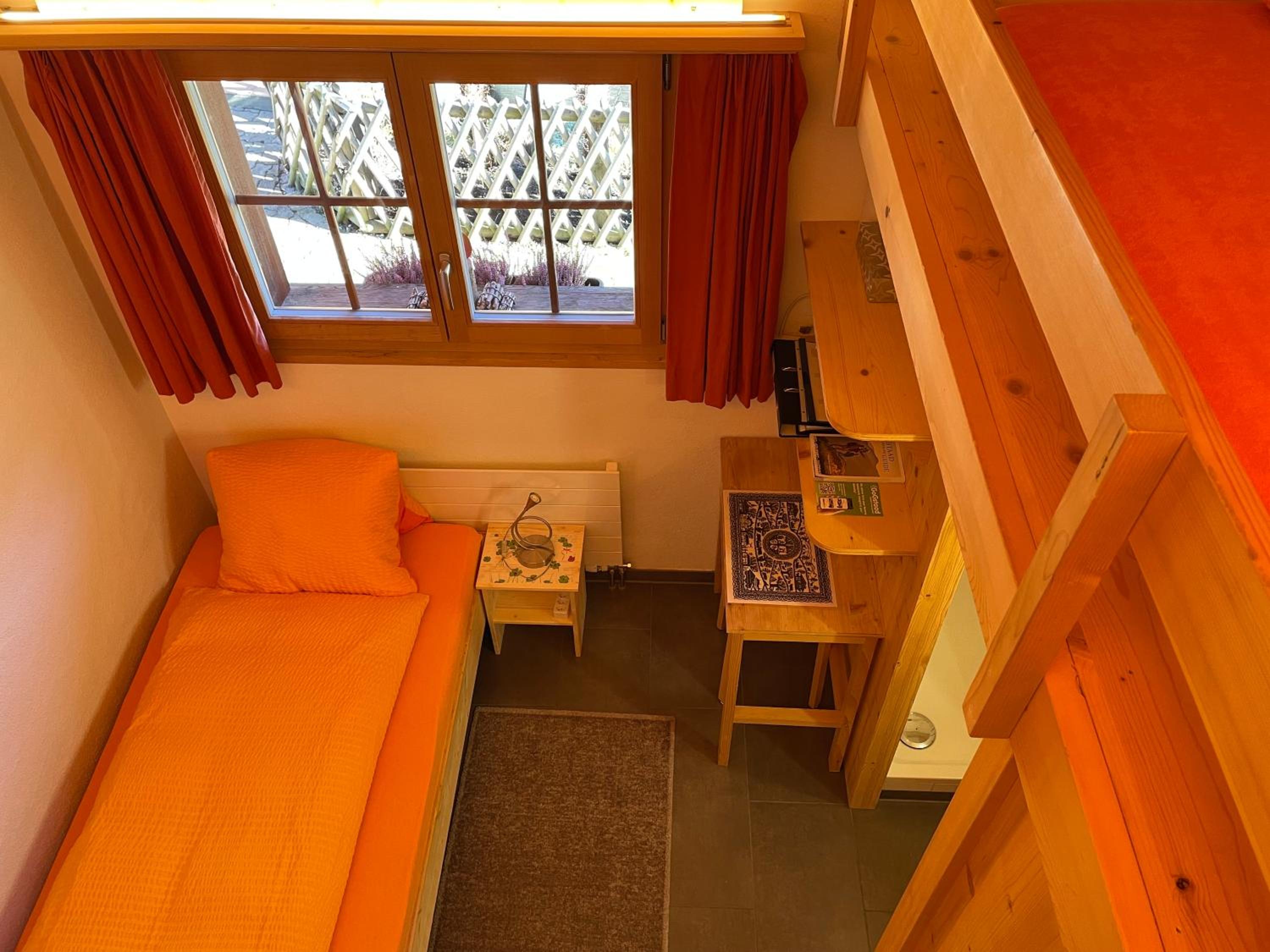 Alpenchalet Weidhaus Gstaad - Dachwohnung - Studio - Stockbettzimmer