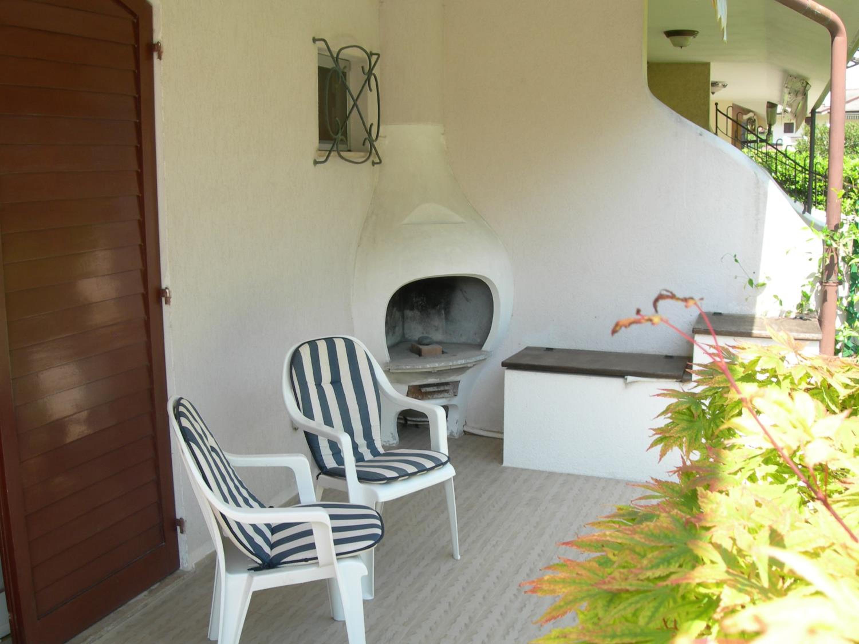 Holiday home with garden and shared pool