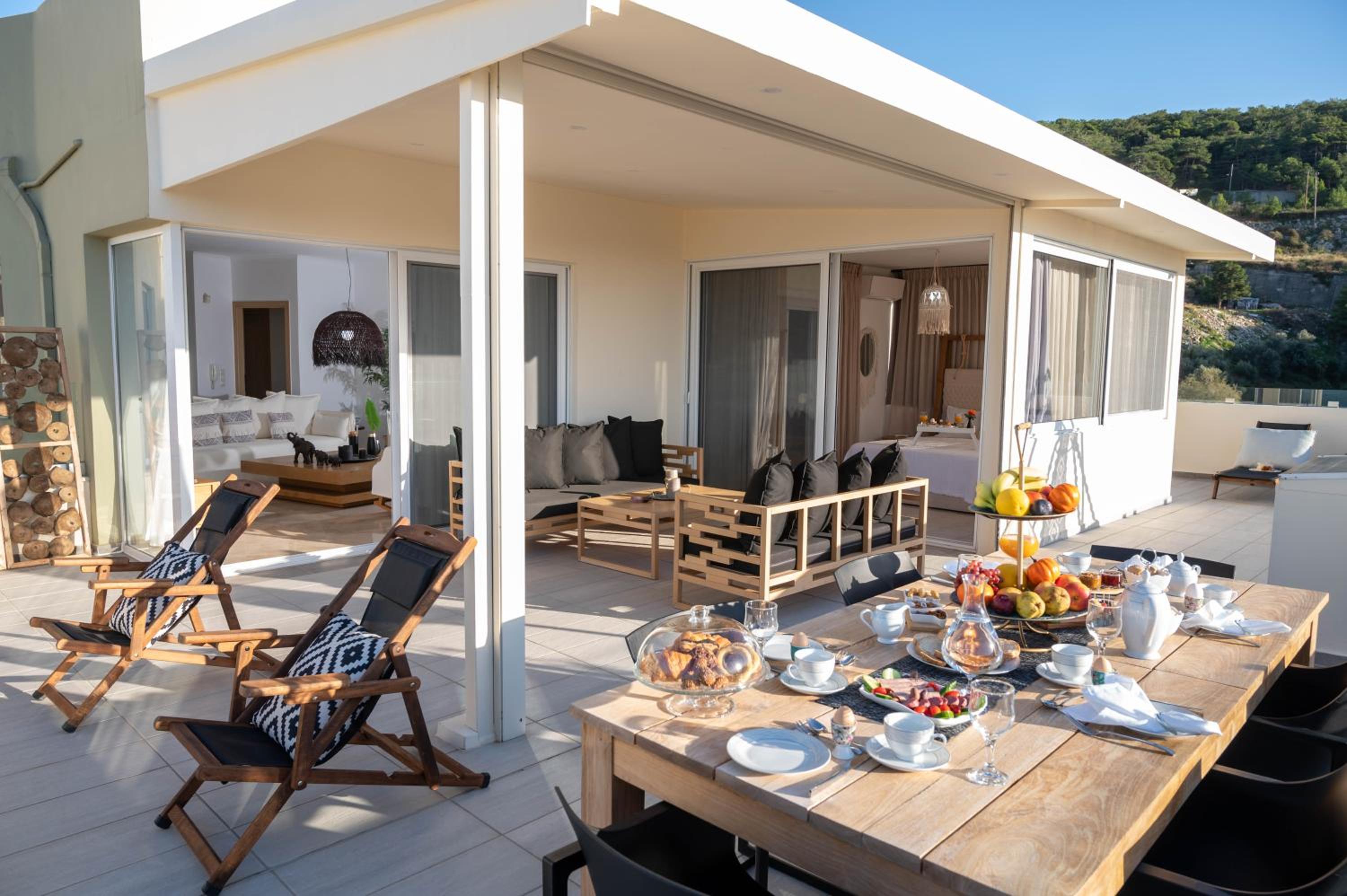 Helen Luxury Holiday House with Sea View view 3