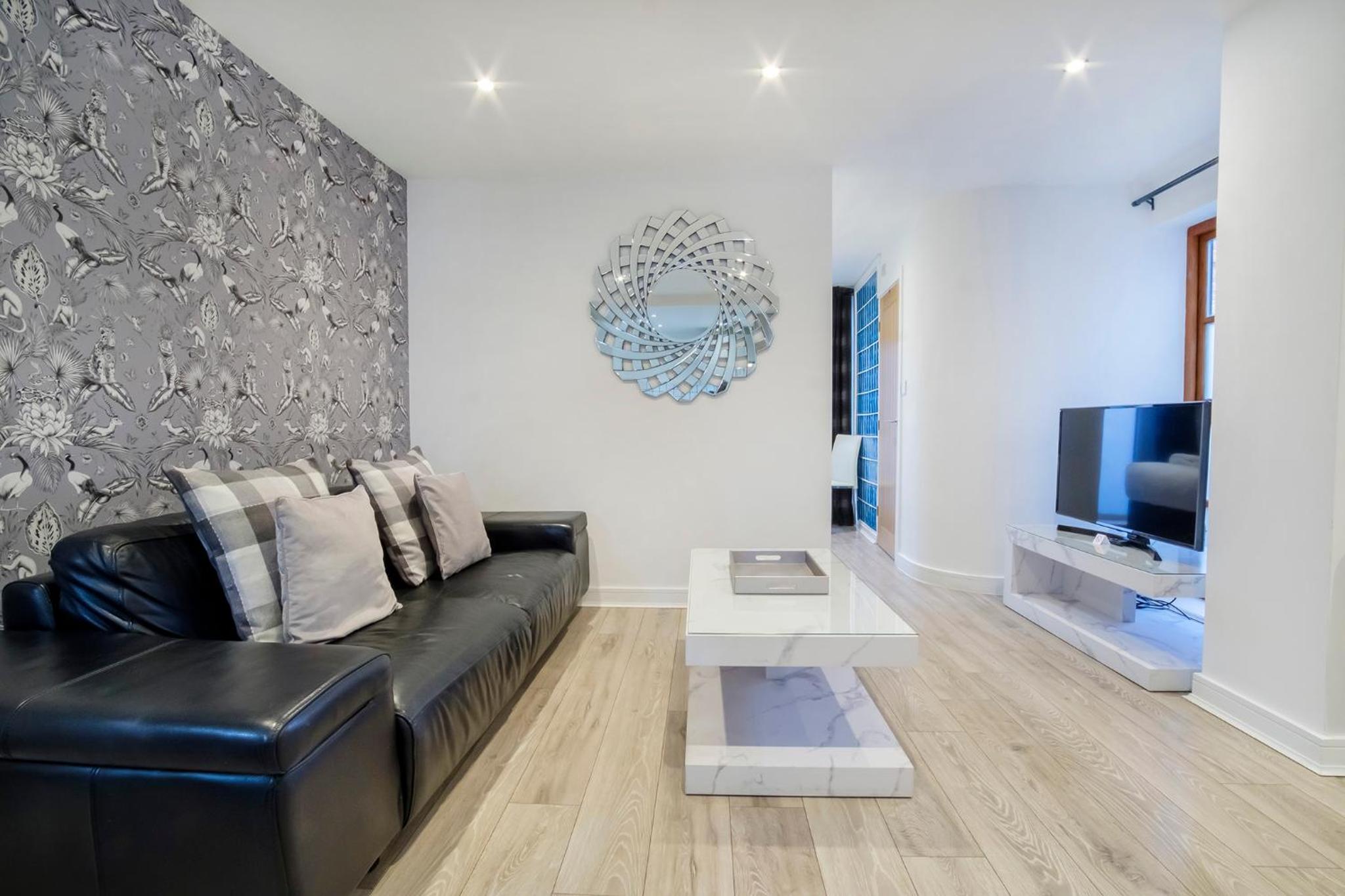 City Apartments - Reubens Court view 2