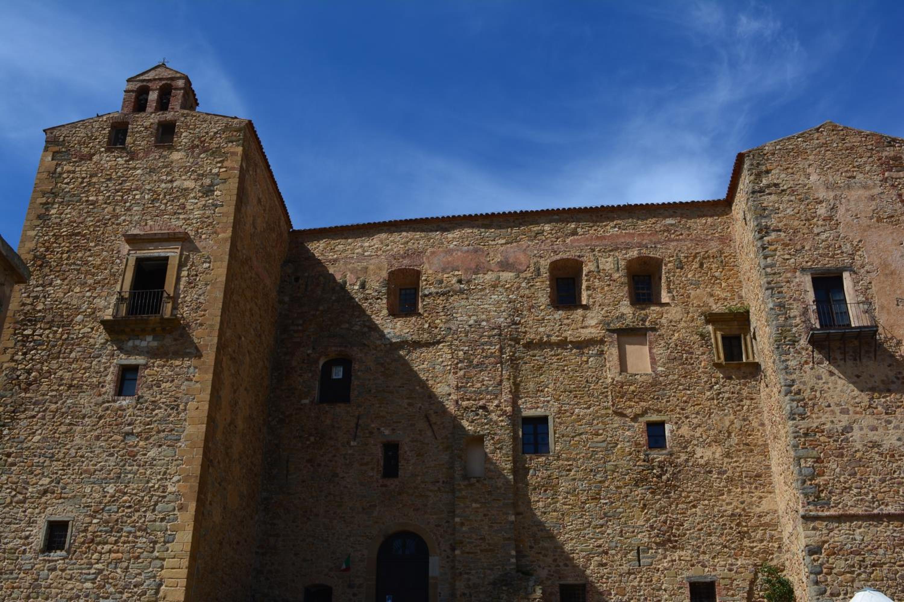 The House of Castle Apartments photo 1