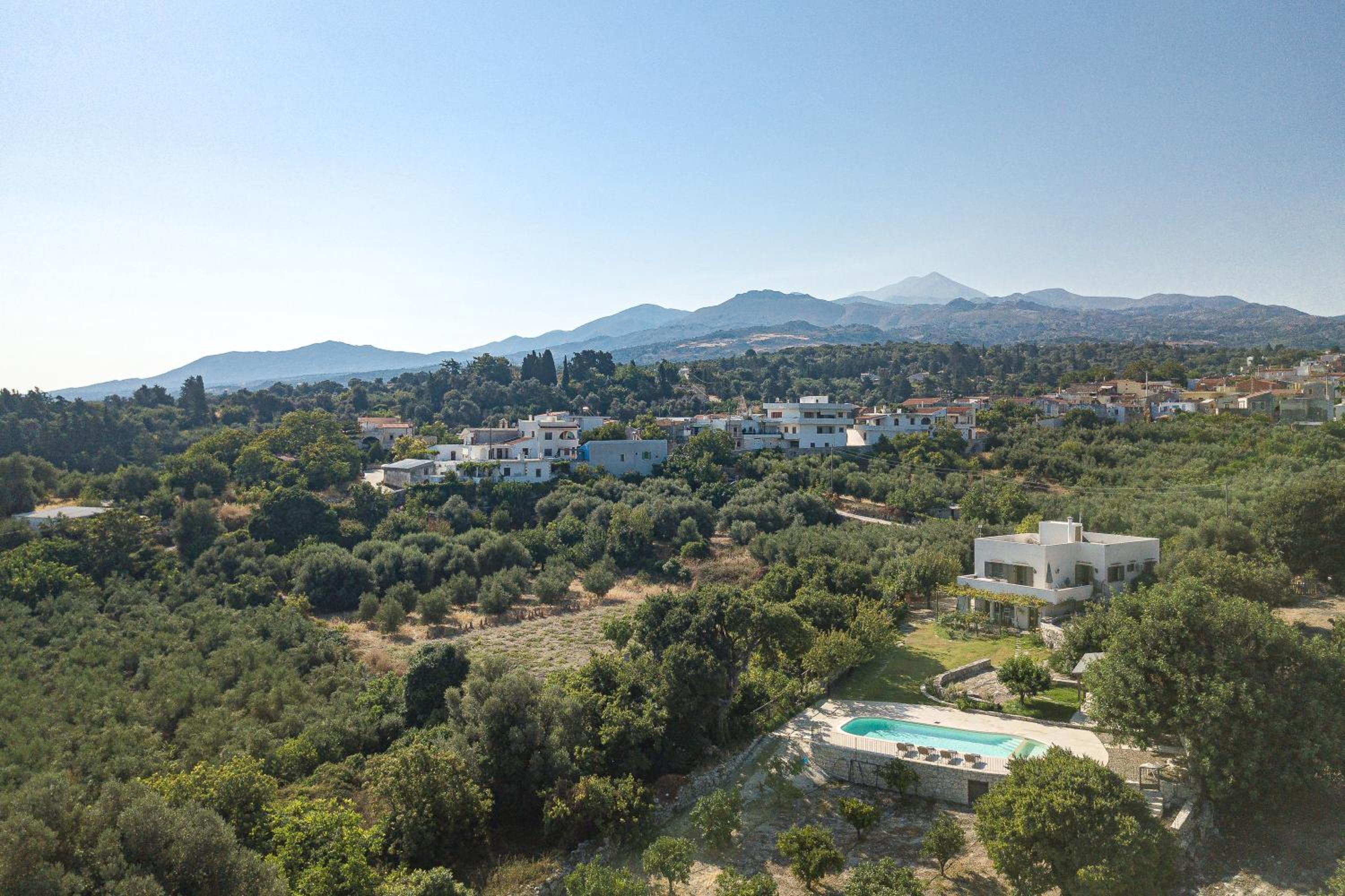Mithonies Villa, with Private Pool & BBQ, By ThinkVilla view 4