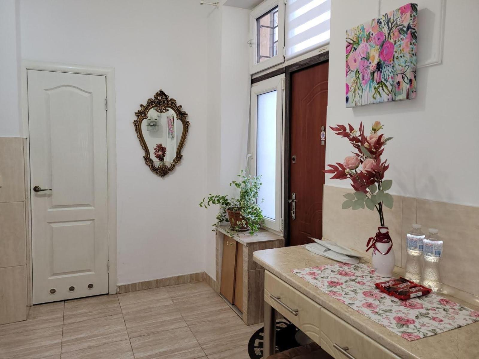 Central apartment on Rynok Square view 5