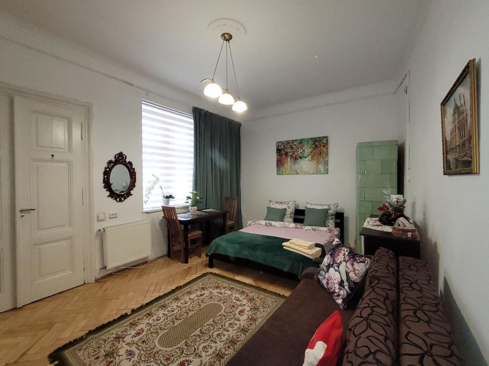 Central apartment on Rynok Square view 3