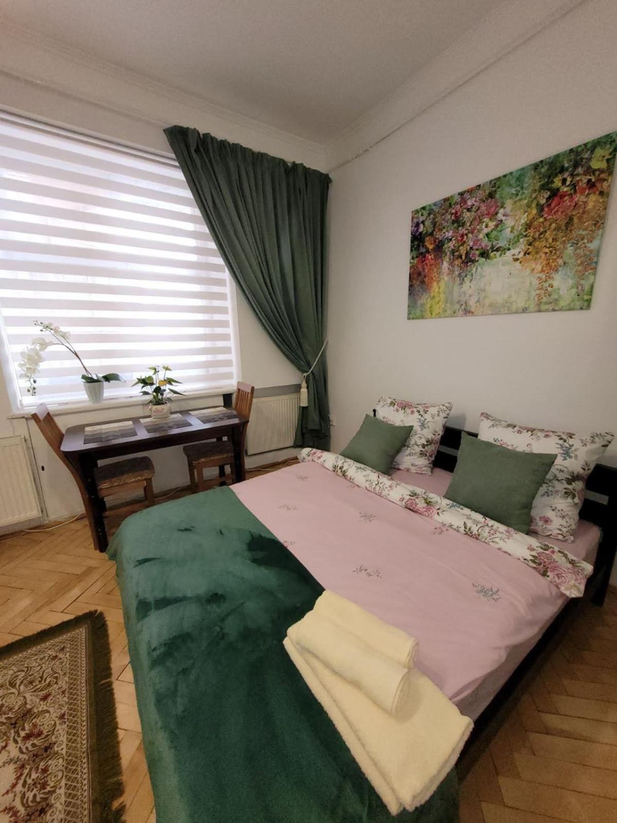 Central apartment on Rynok Square view 2