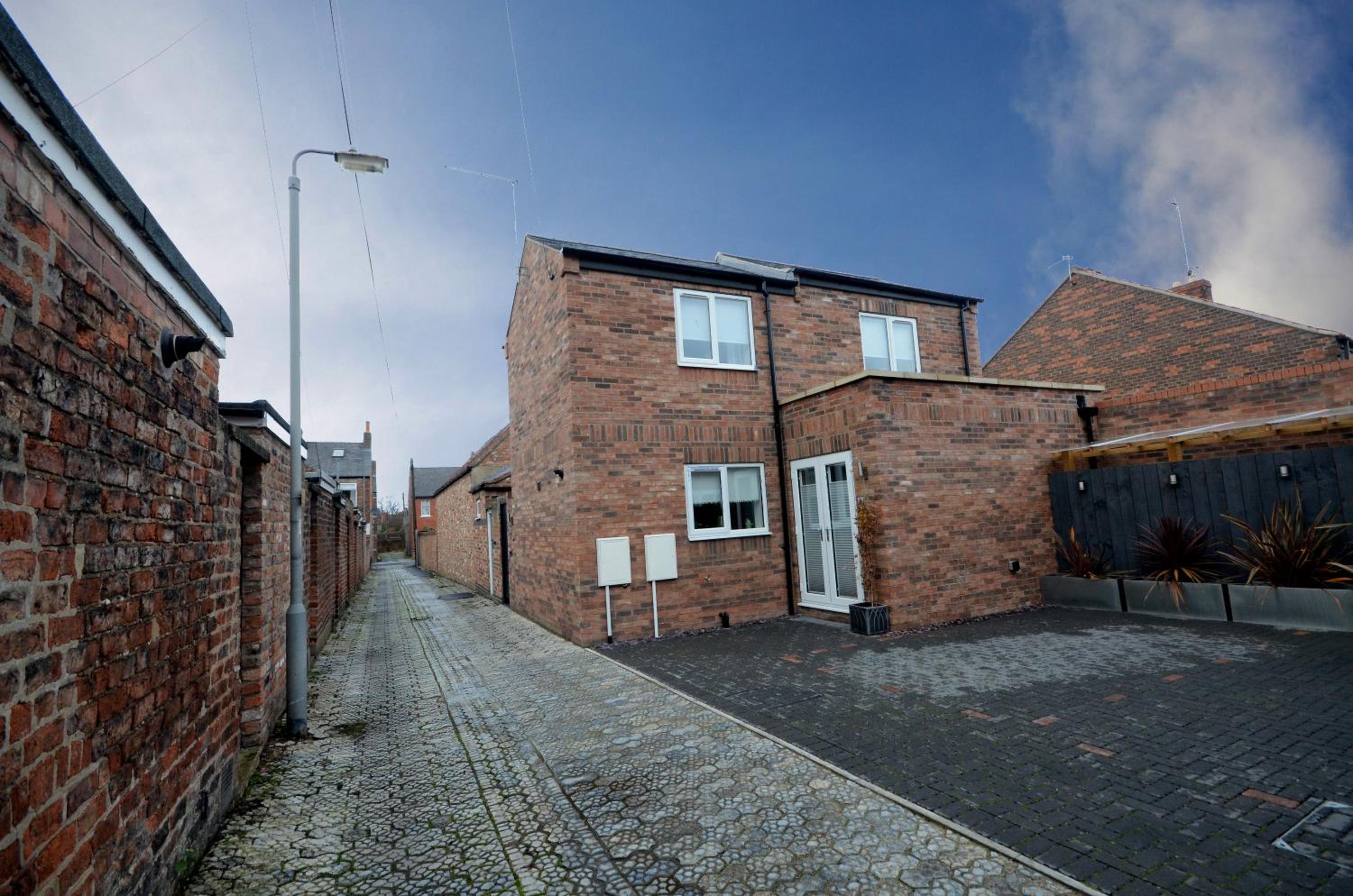 The Mews - 2 Bedroom Luxury, Spacious House With Free Parking — York