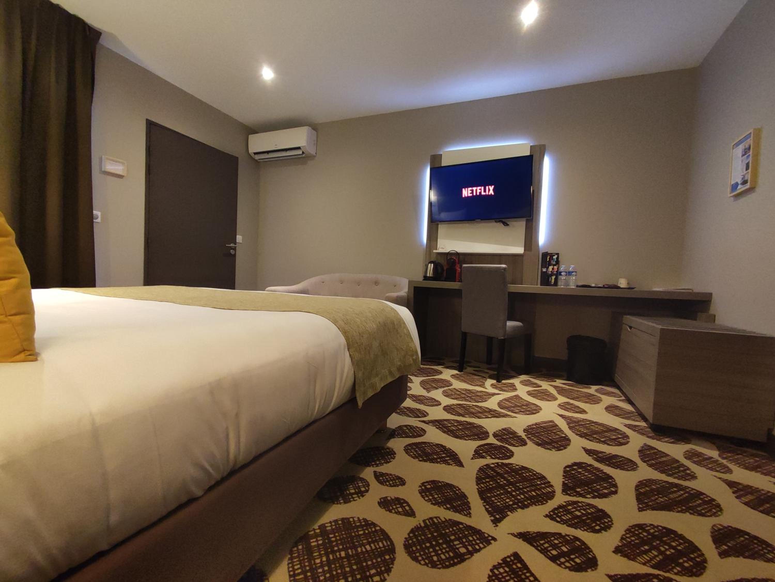 hotel room