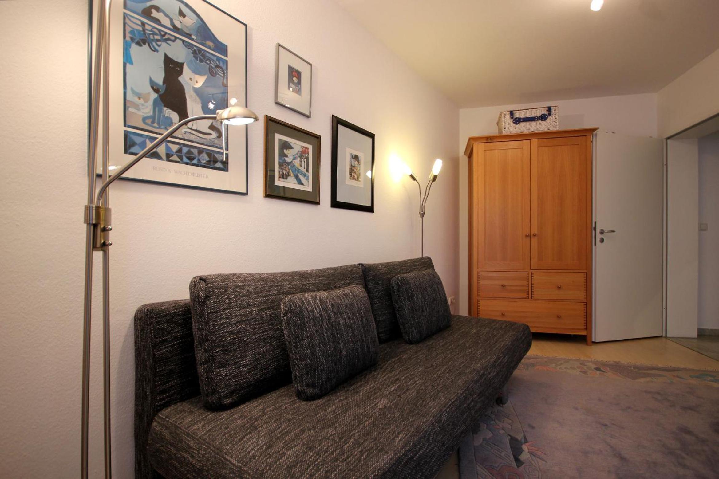 Haus Anna - by Rujana