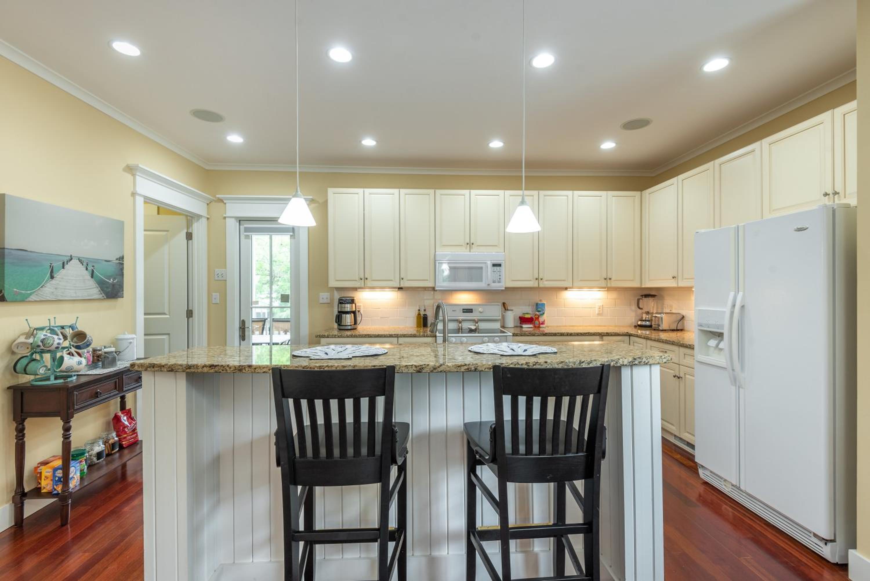 New Listing -114A W Hudson Ave - Open Layout - Close to Everything view 5
