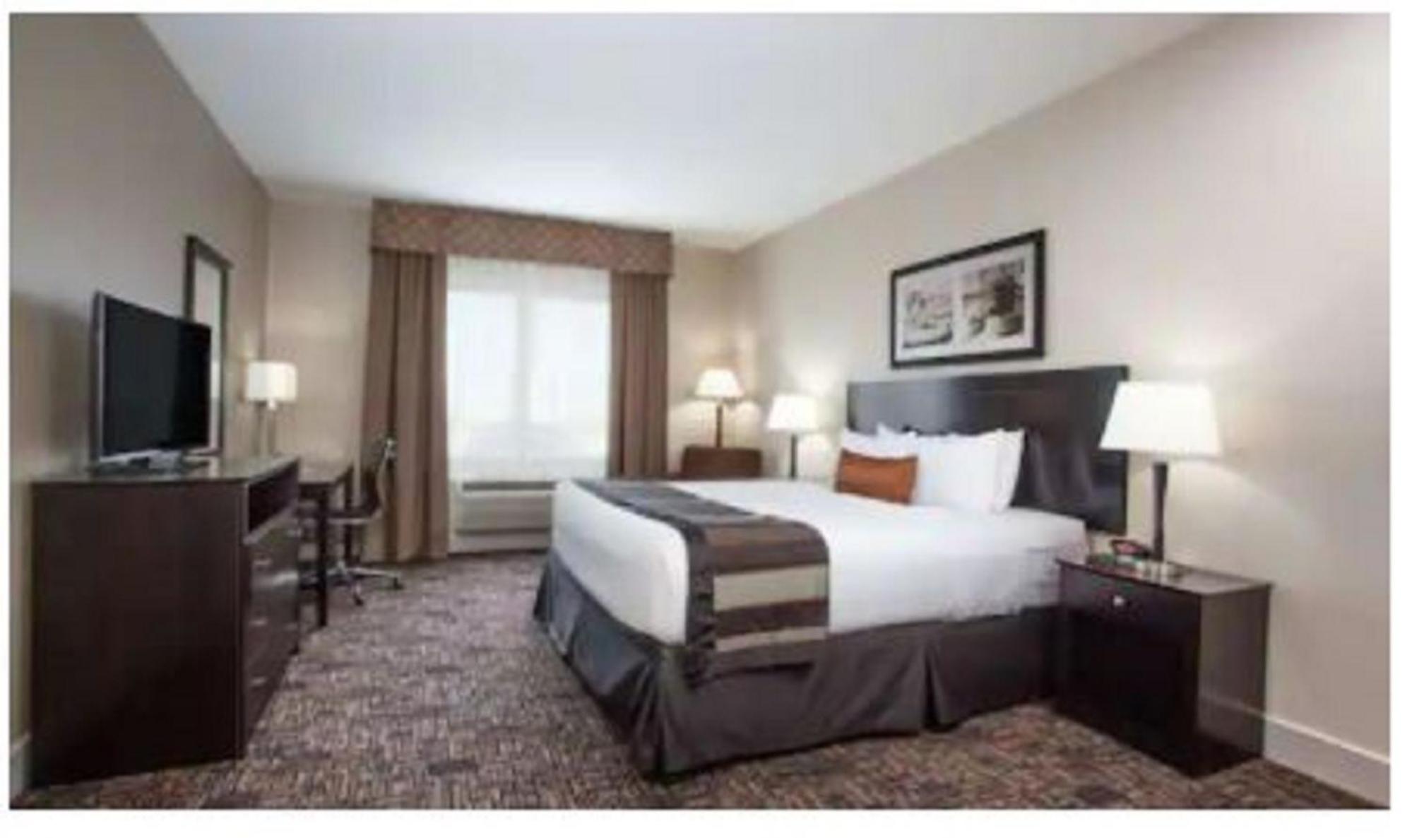 Leduc Vacations - Radisson Hotel Edmonton Airport - Property Image 9
