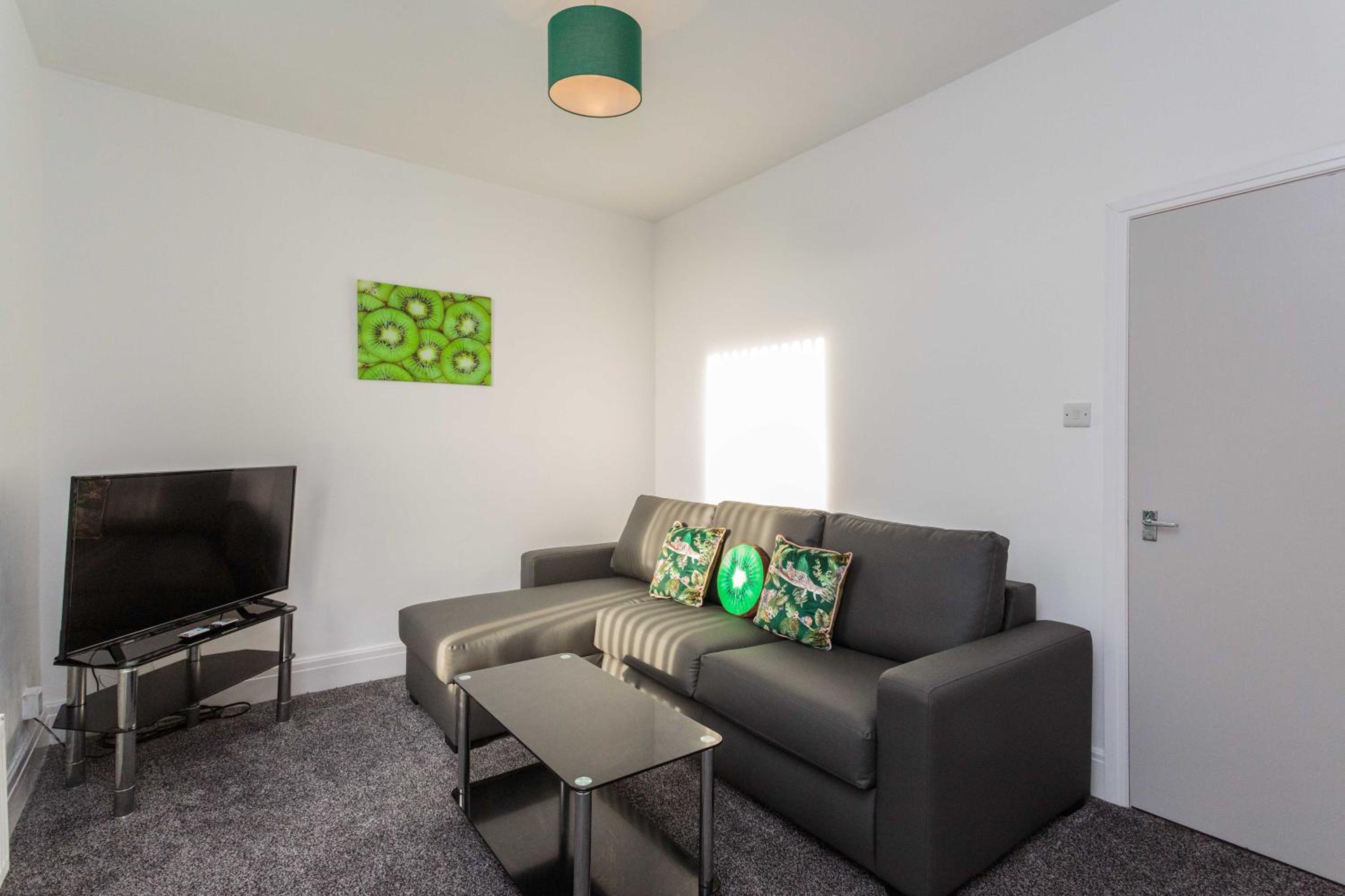 Cherry Property - Kiwi Suite view 4