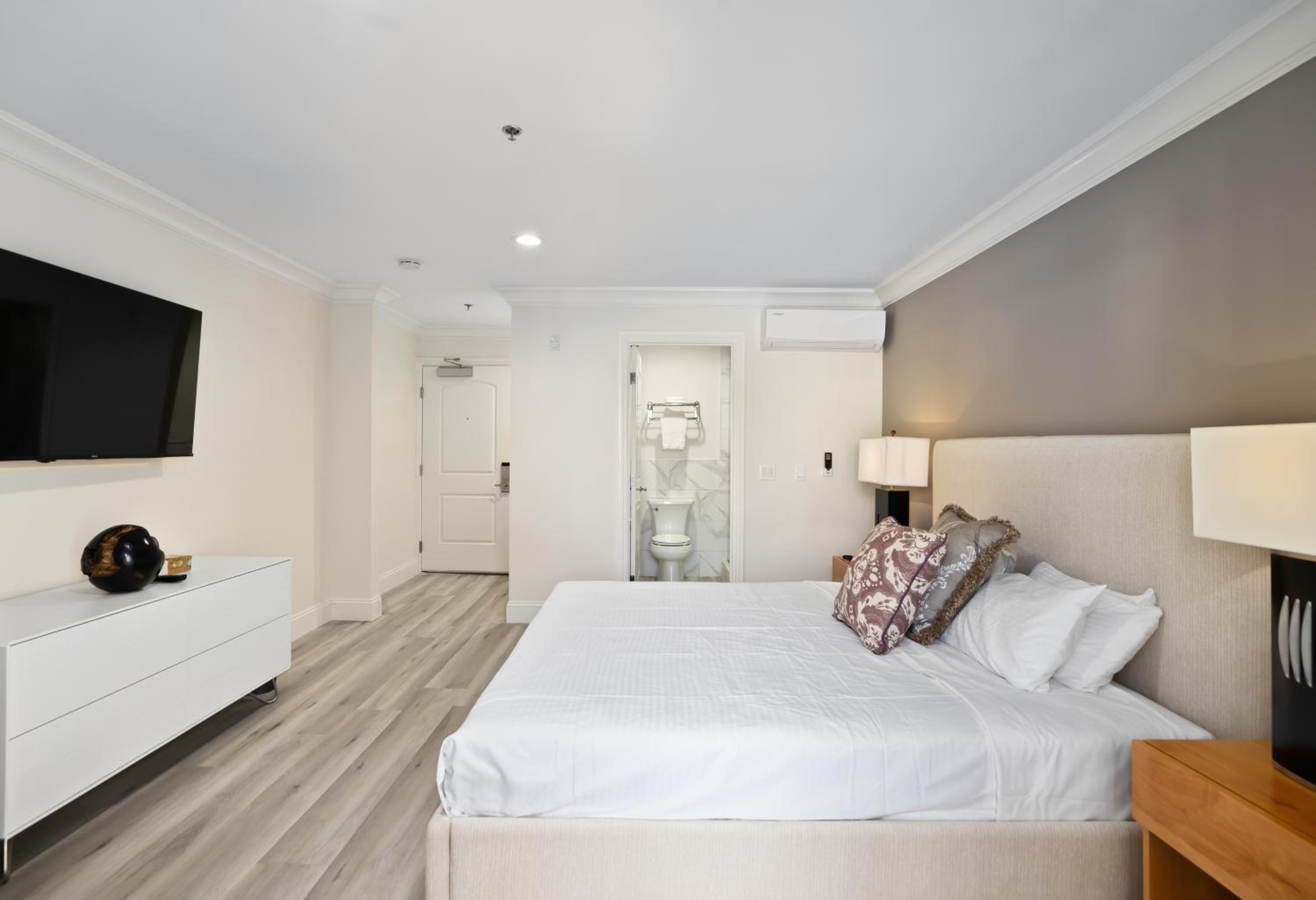 Hotel Huntington - Property Image 92