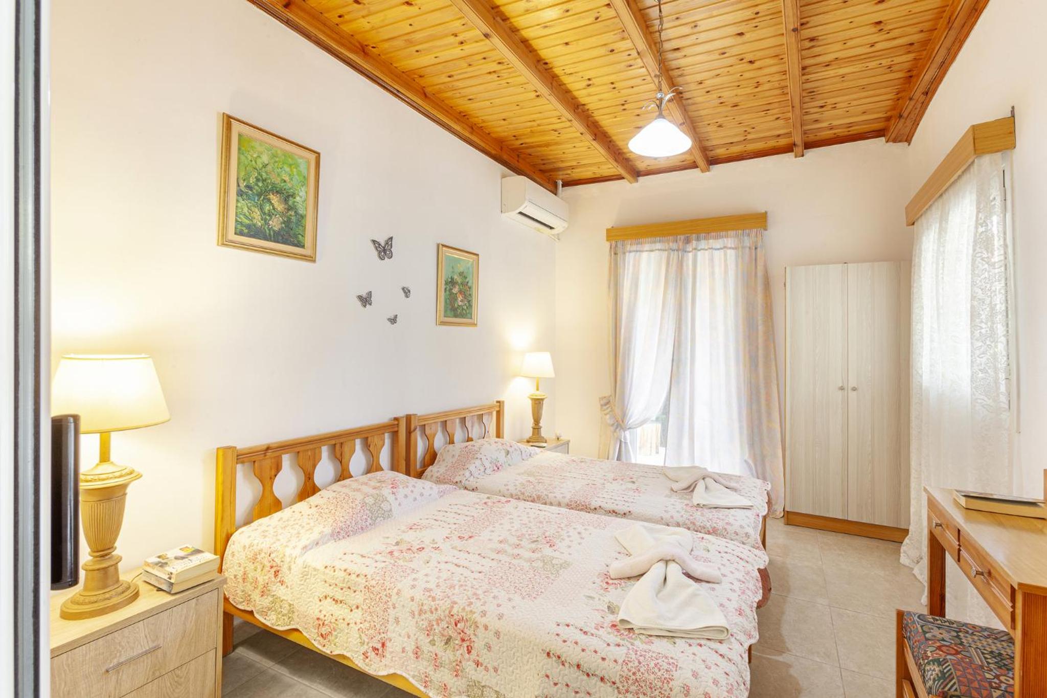 Vasiliki Cottages Agios Gordios view 3