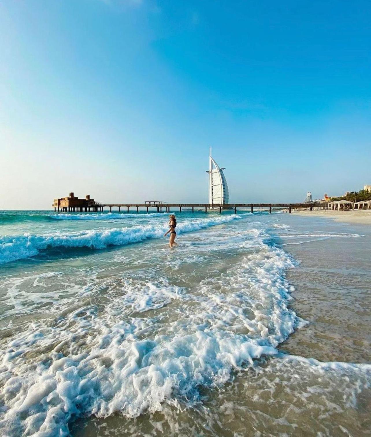 Luxury Room with Marina view close to JBR Beach and Metro with Shared Kitchen