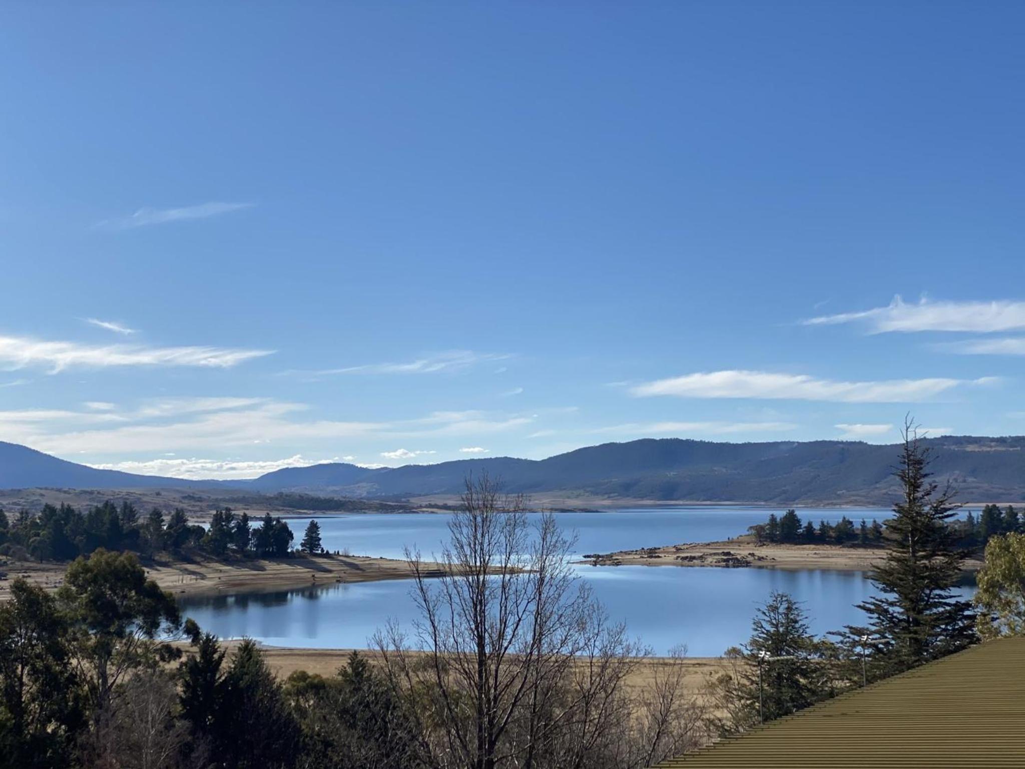 Twin Seasons 4 Lake and Mountain Views