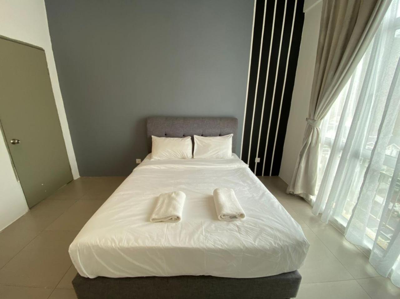 DreamScape Apartment @ Golden Hill