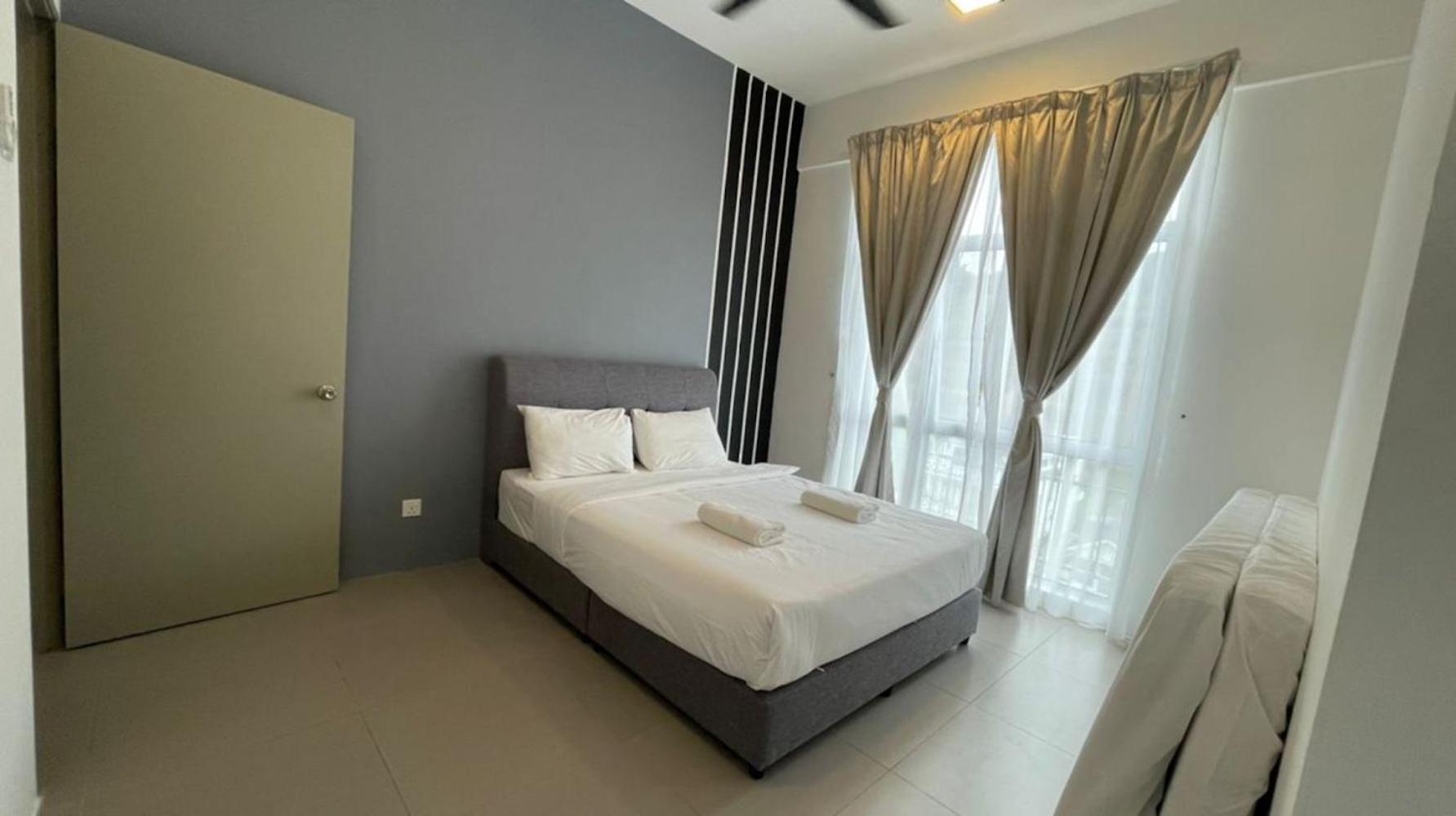 DreamScape Apartment @ Golden Hill
