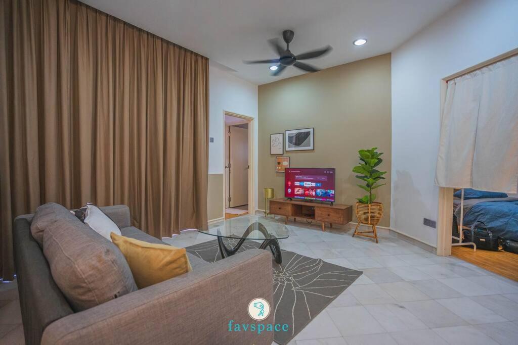 Doorstep - Sunway Putra Mall - Close to PWTC for 4