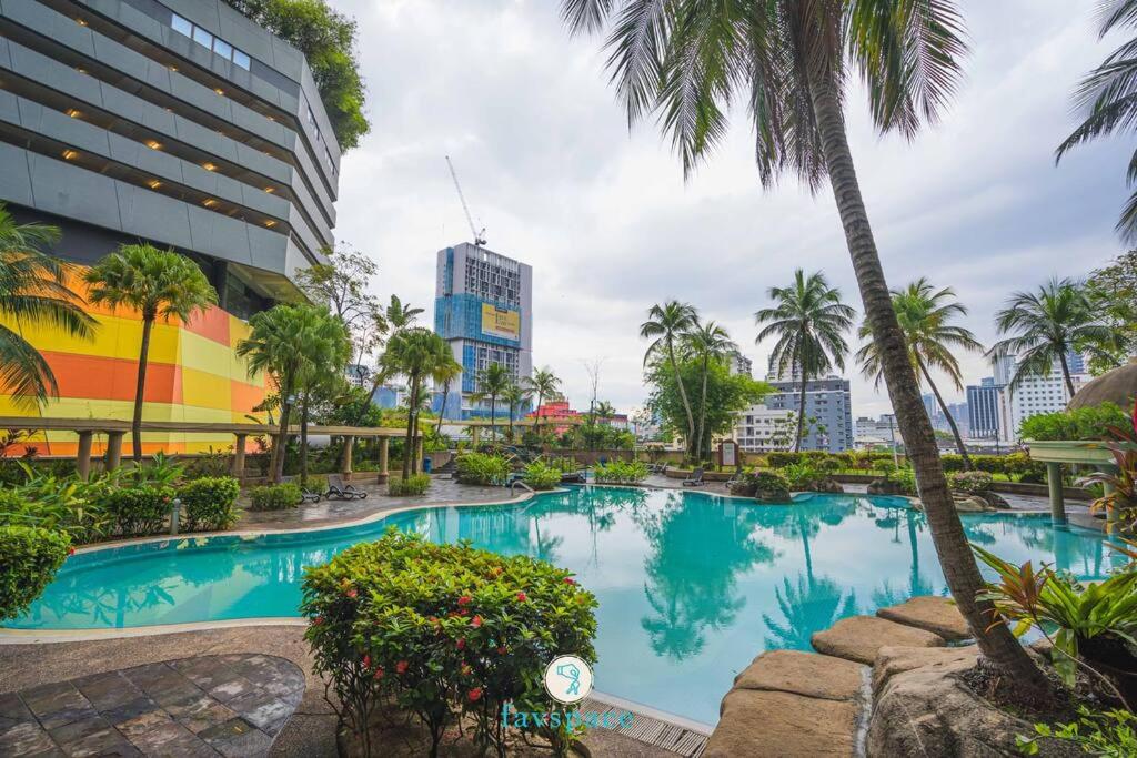 Doorstep - Sunway Putra Mall - Close to PWTC for 4