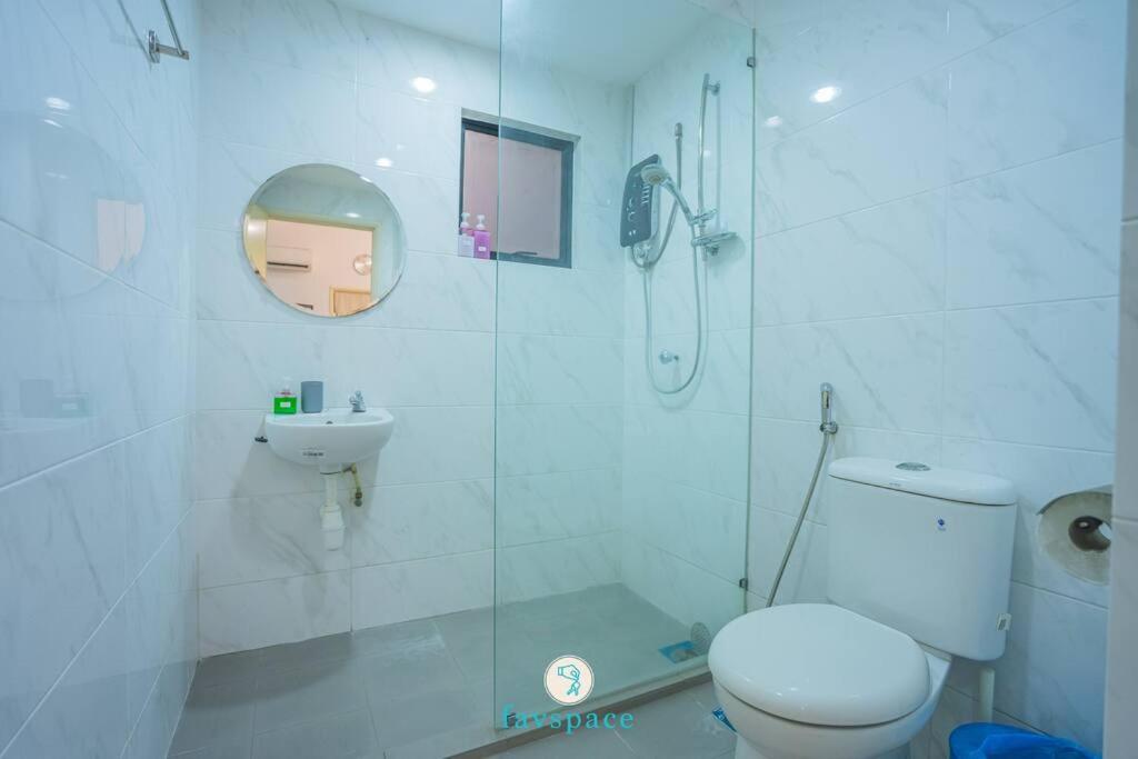 Doorstep - Sunway Putra Mall - Close to PWTC for 4