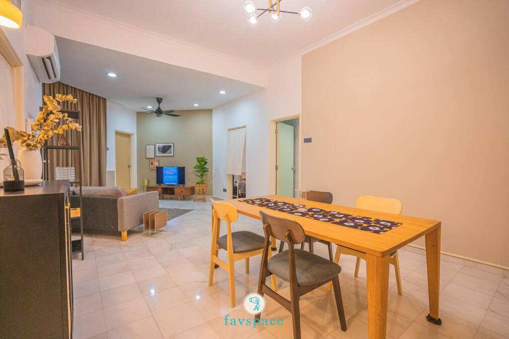 Doorstep - Sunway Putra Mall - Close to PWTC for 4