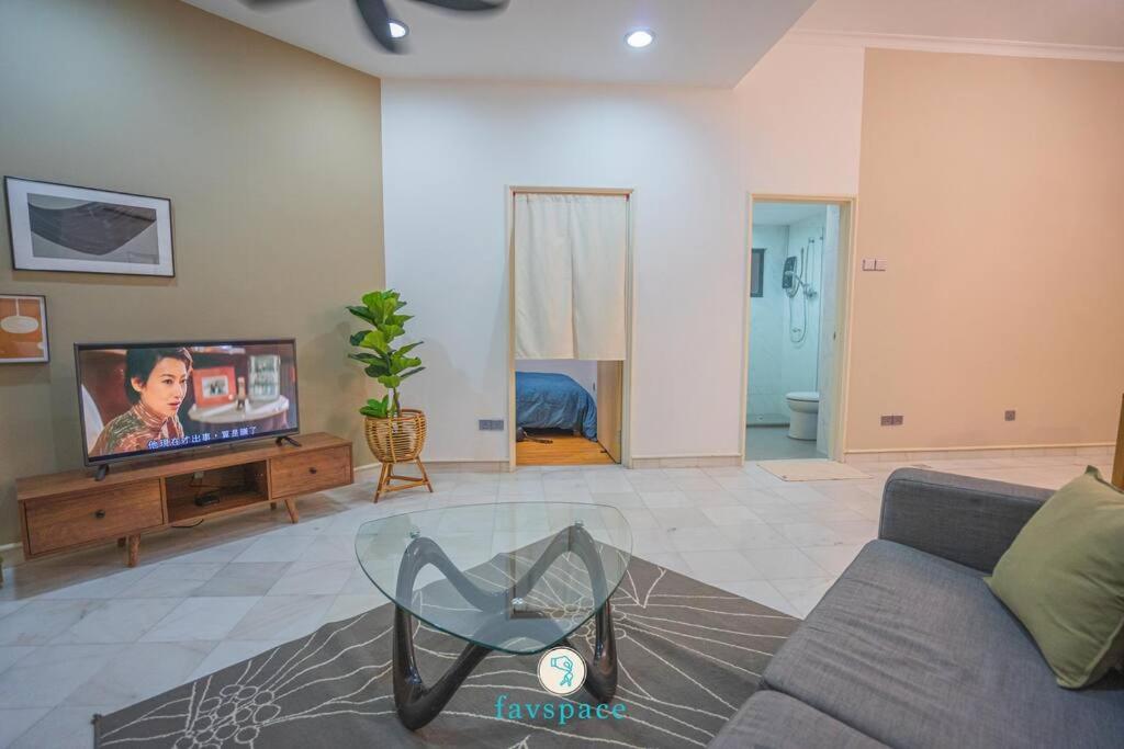 Doorstep - Sunway Putra Mall - Close to PWTC for 4