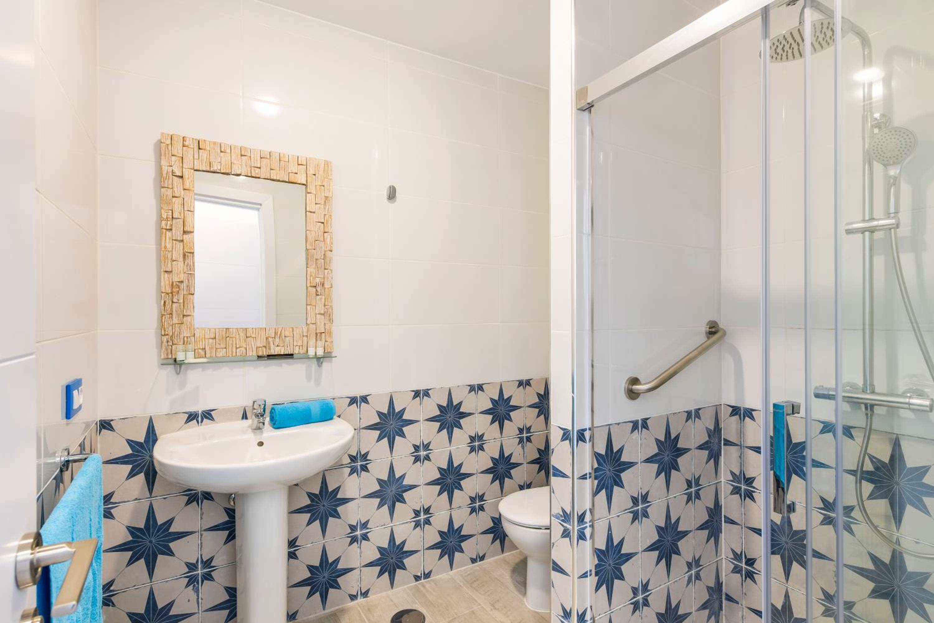 OKEANOS Eco Guest House