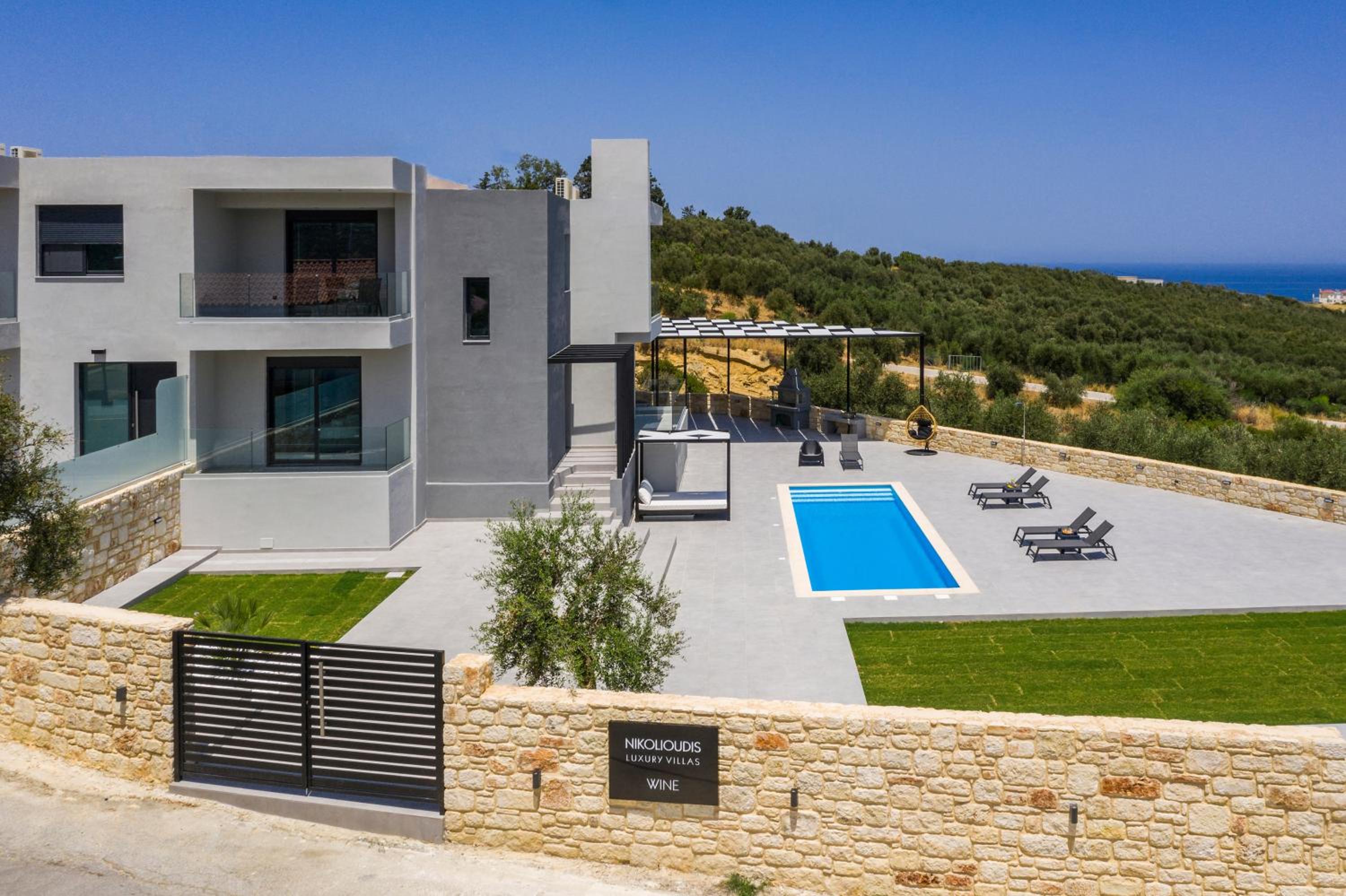 Nikolioudis Luxury Villas view 3