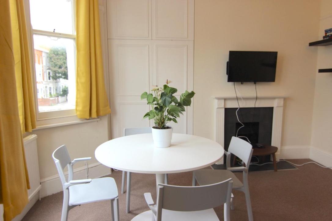 Newly renovated 2-3 bed Flat in Fulham by the Thames