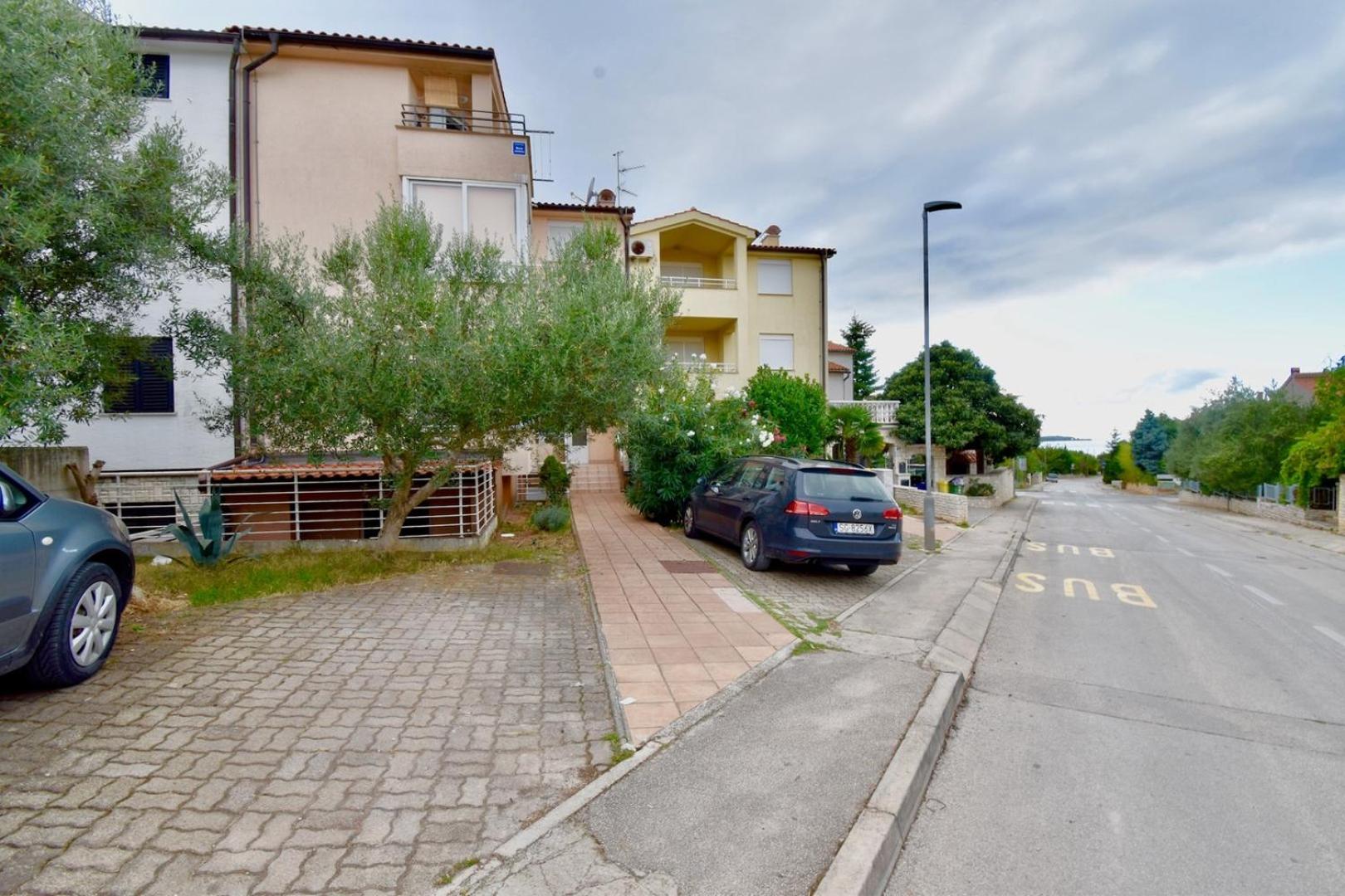 Lovely apartment few minutes from the beach view 2