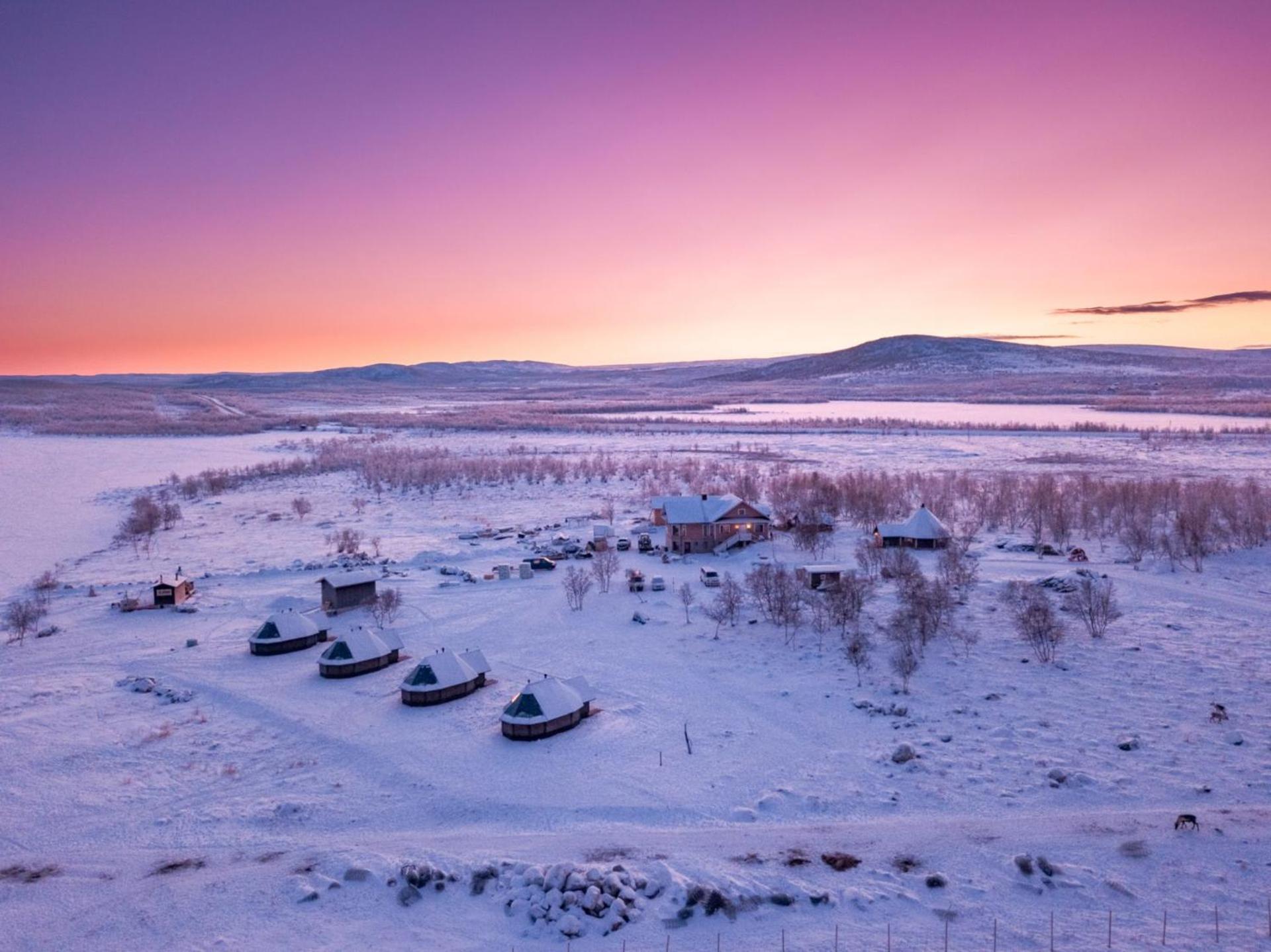 Arctic Land Adventure Glass Igloos