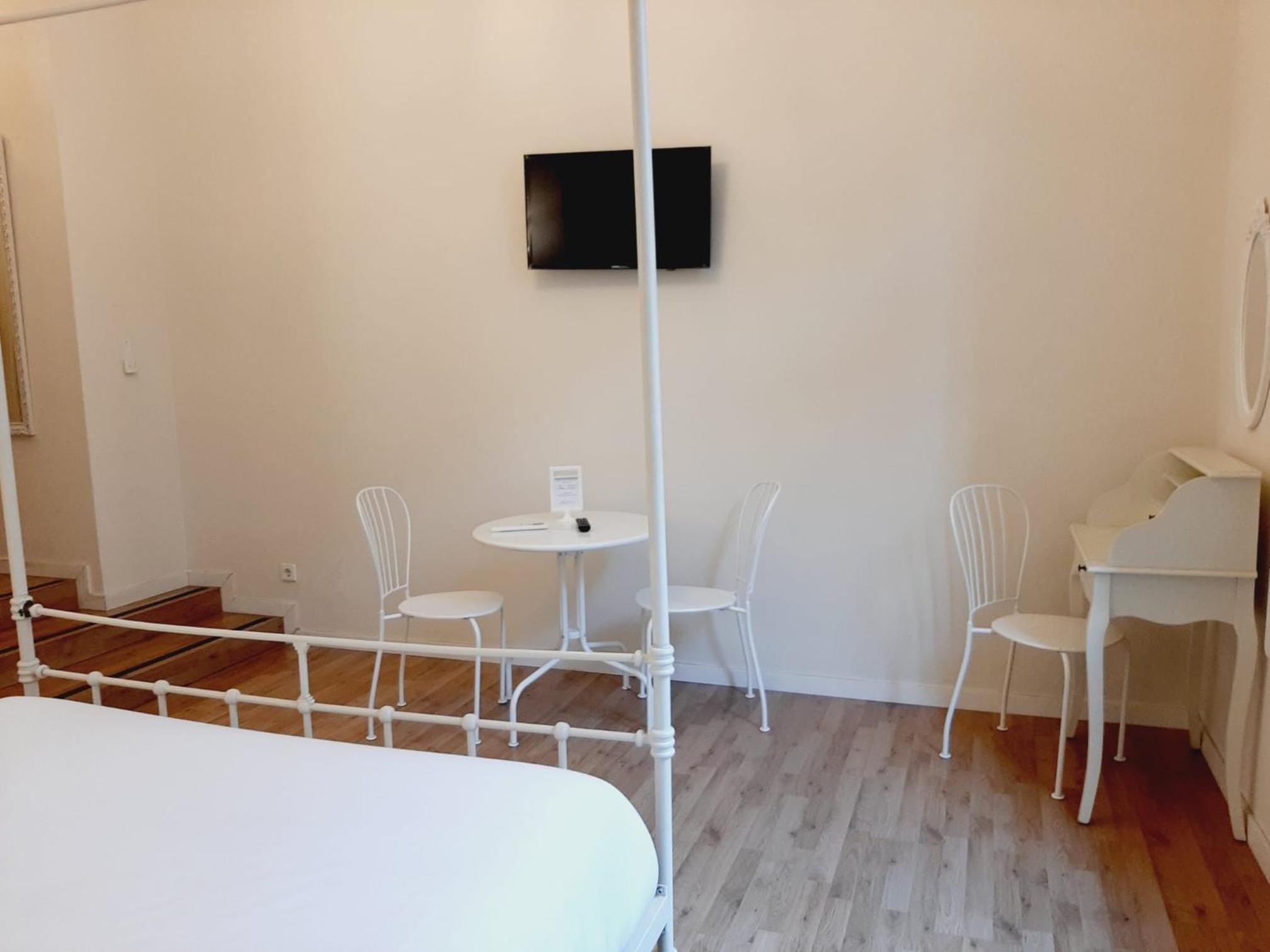 Lumine Luxury Suites by gaiarooms