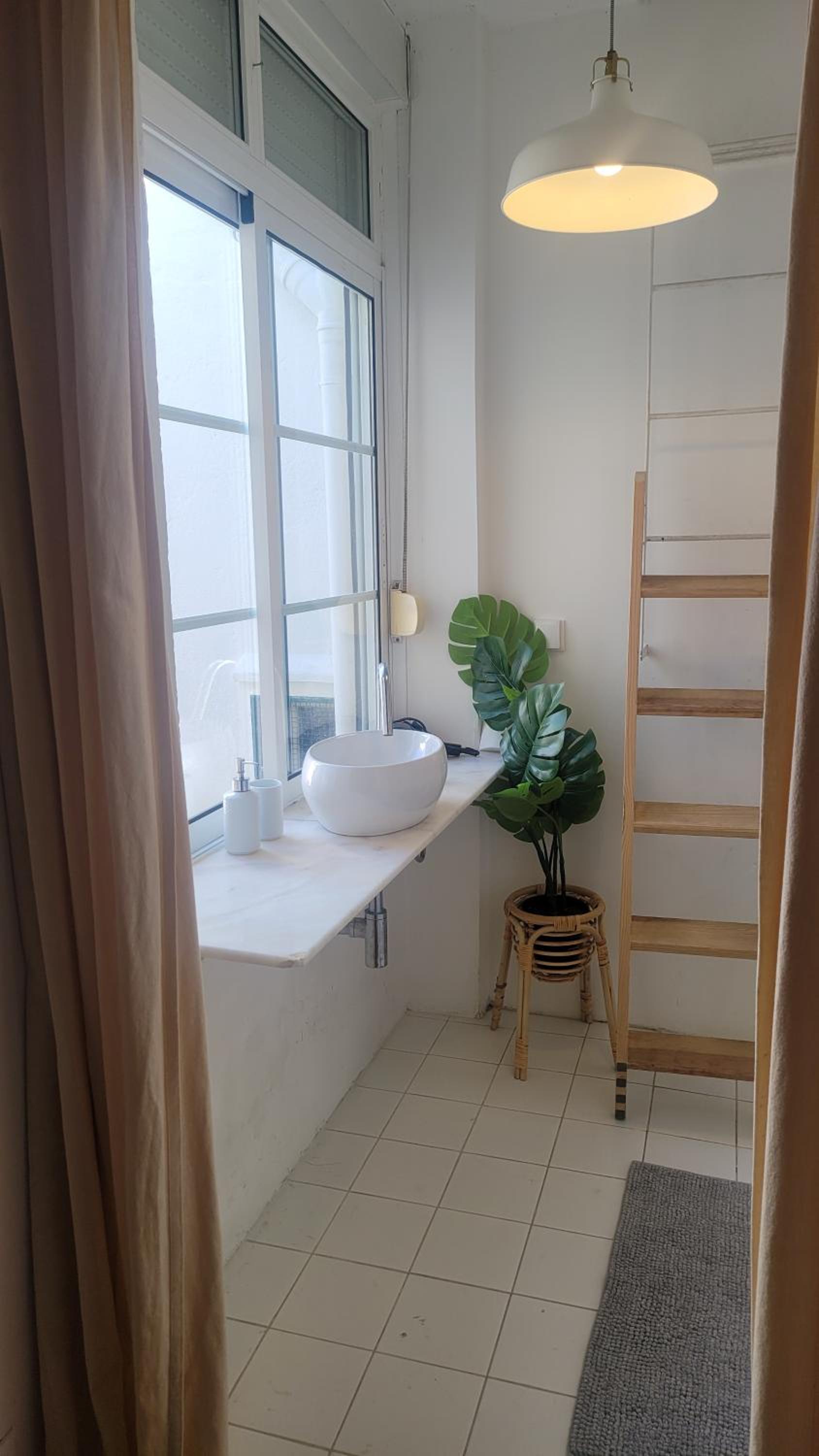 Tiny suite with private bathroom - Bairro Alto view 4
