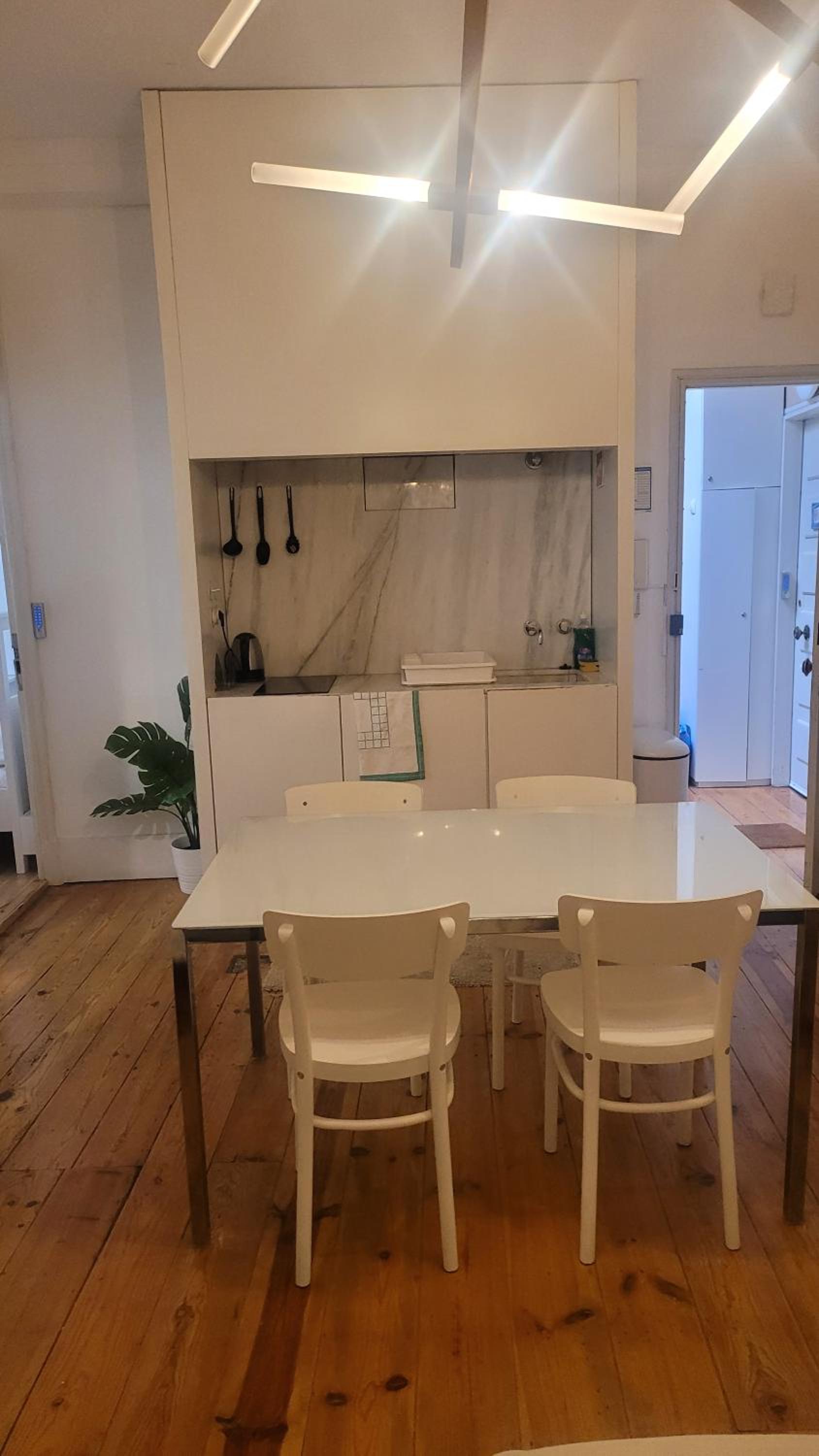 Tiny suite with private bathroom - Bairro Alto view 5
