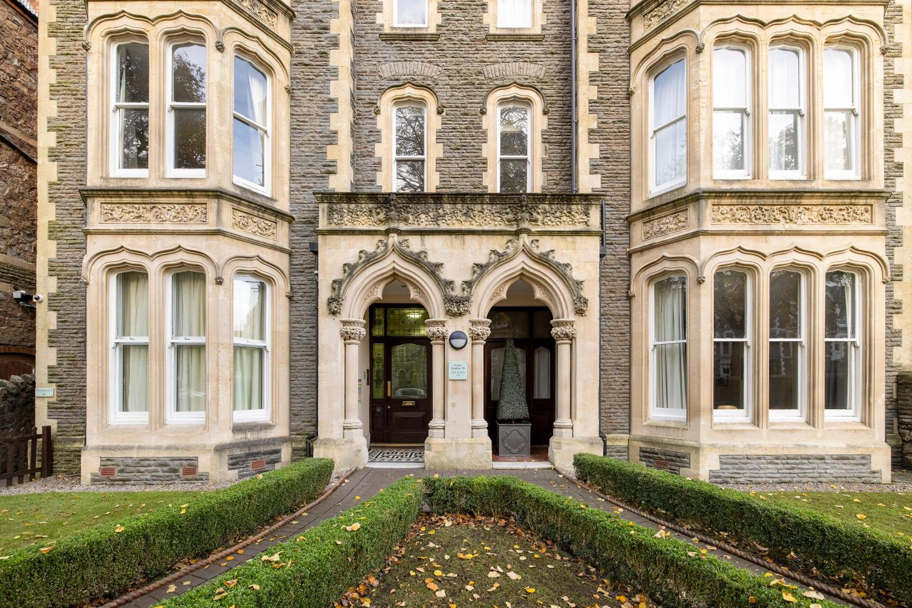 Hotel SACO Cardiff Cathedral Road - Image 1