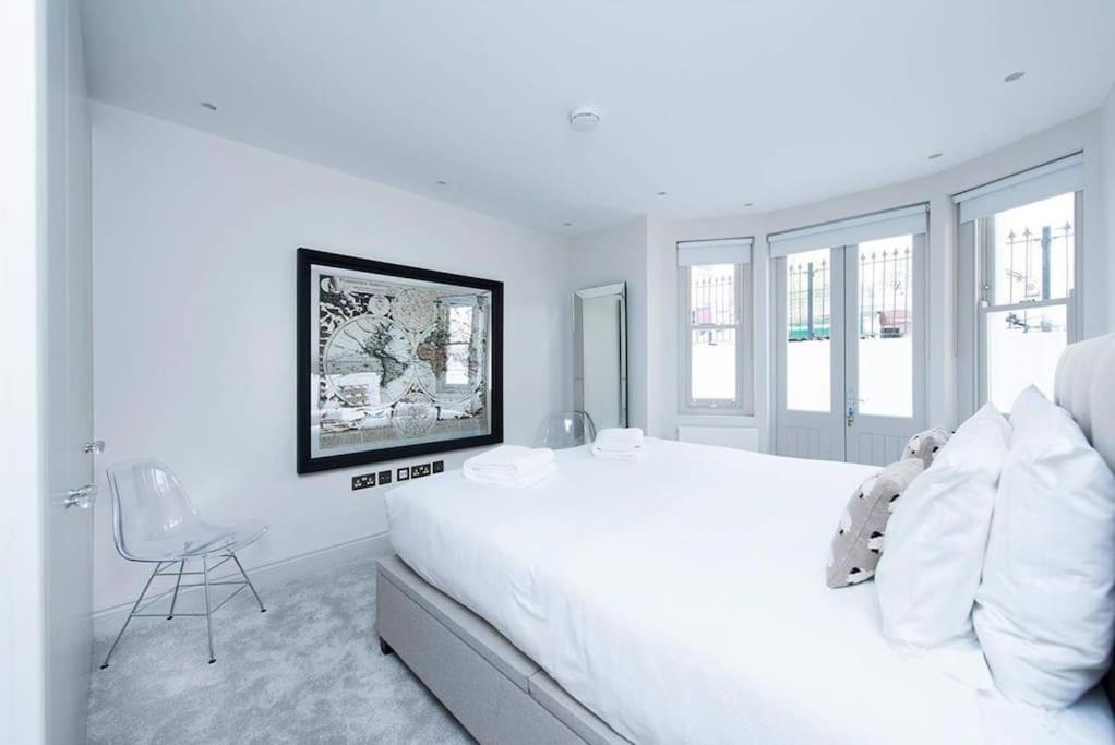 Beautiful 2BR flat with free parking in West London