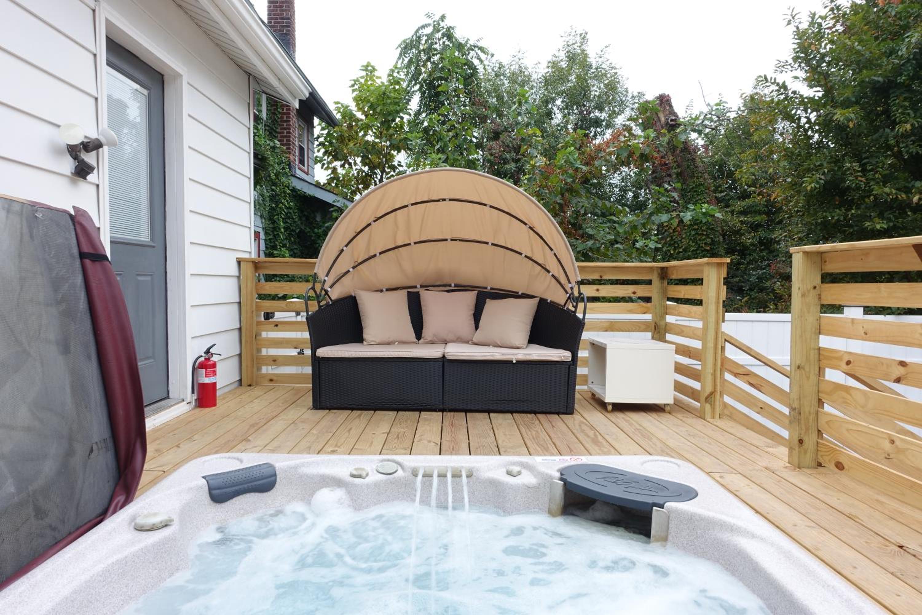 Best EWR Airport Apt-Hot Tub-Free Parking