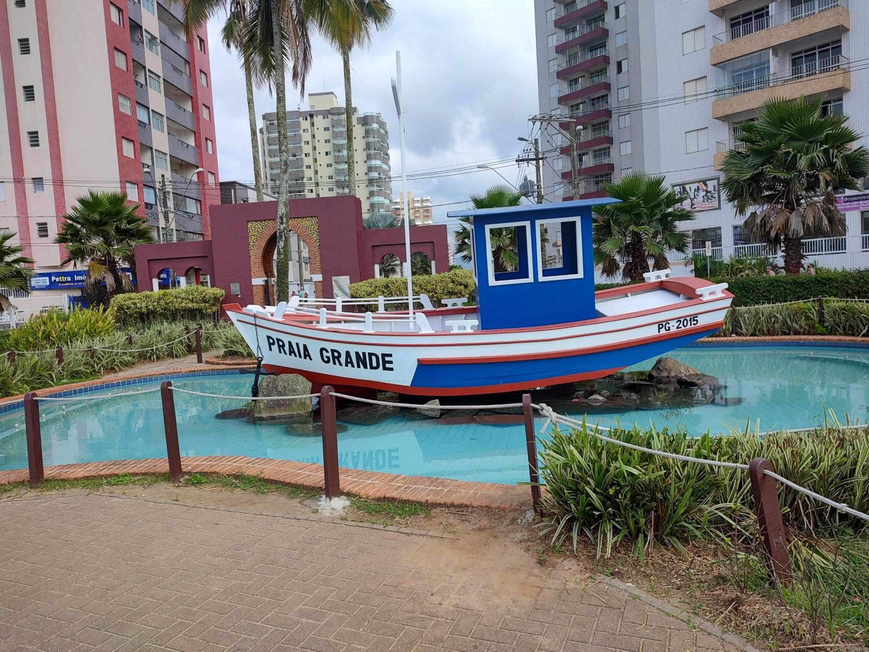 Apto Guilhermina pé na areia