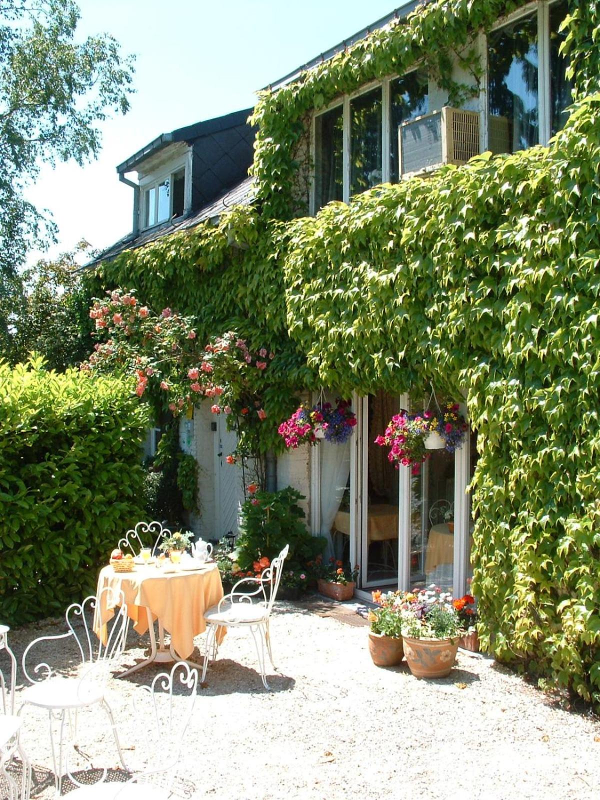 Domaine De La Carrauterie by Terre Insolite