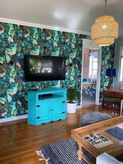 Cozy Cottage Near Beach view 3