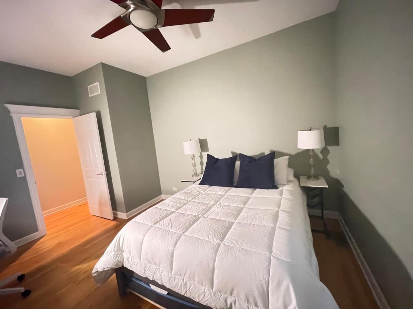 Amazing 3BR 3 BA Property in Chicago view 2