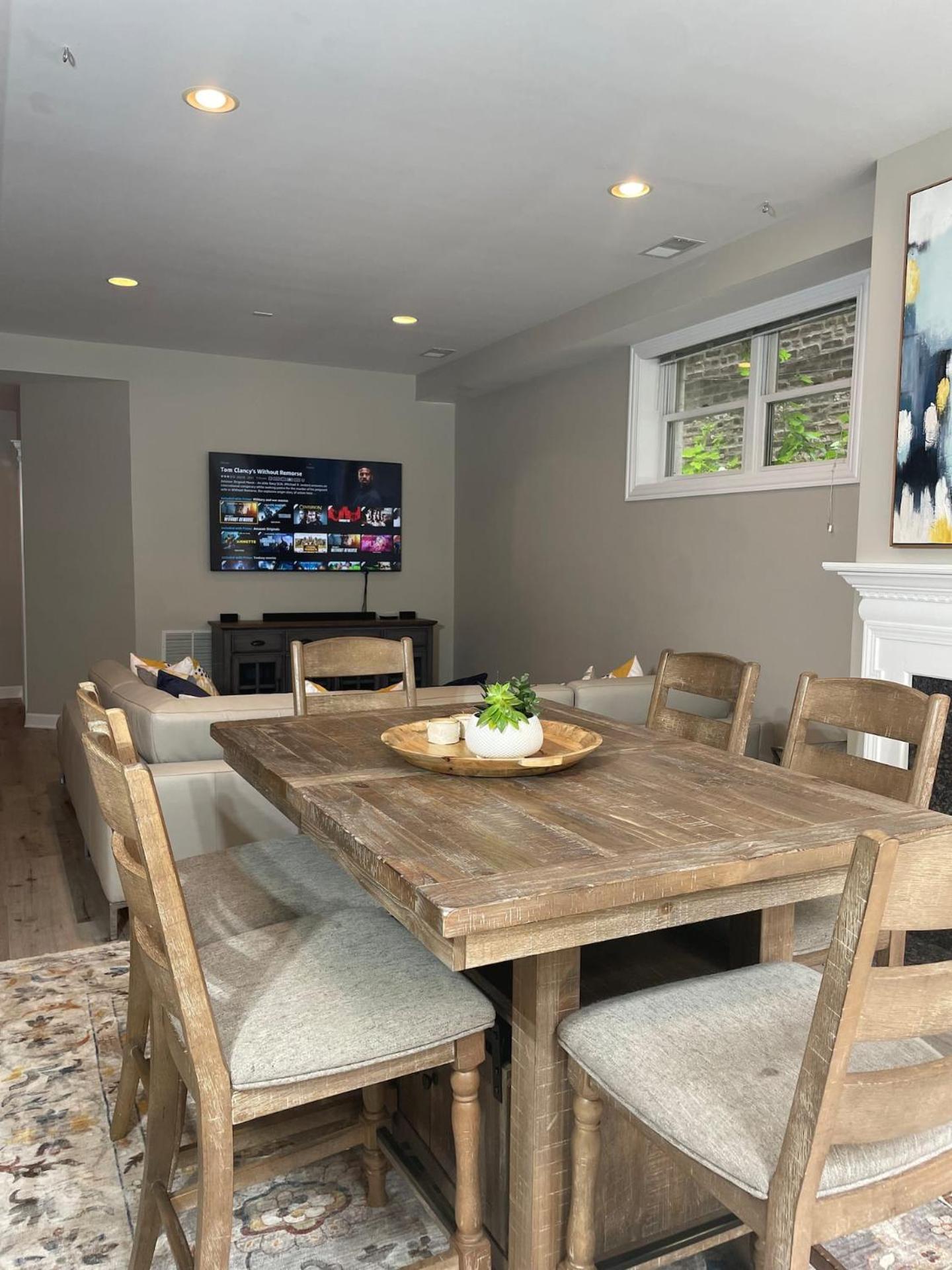 Amazing 3BR 3 BA Property in Chicago view 3