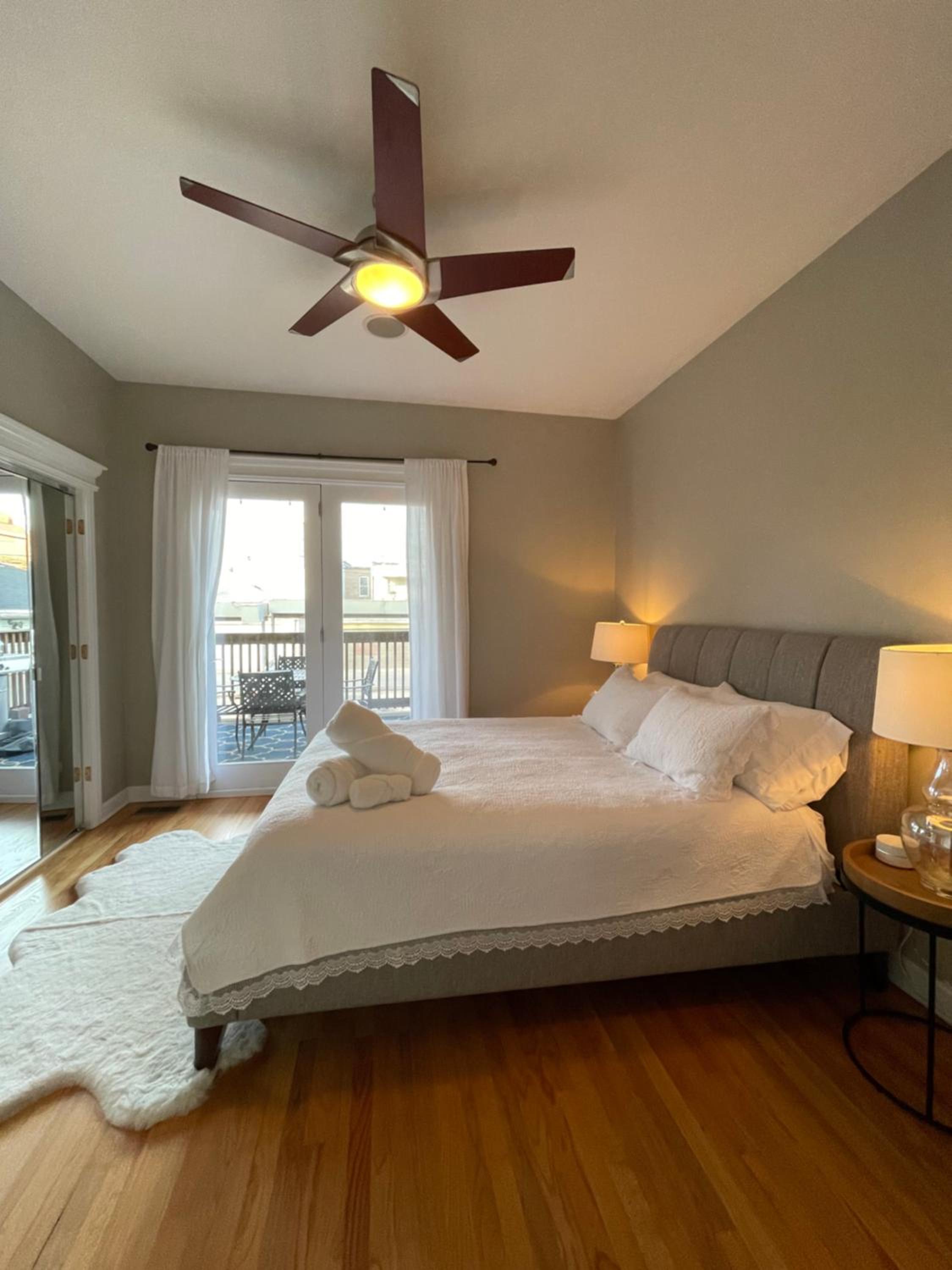Amazing 3BR 3 BA Property in Chicago view 4