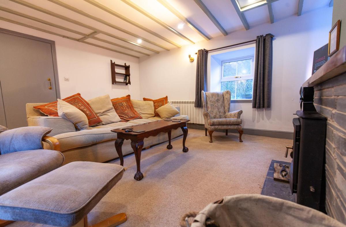 Country Cottage In The Dyfi Valley view 3