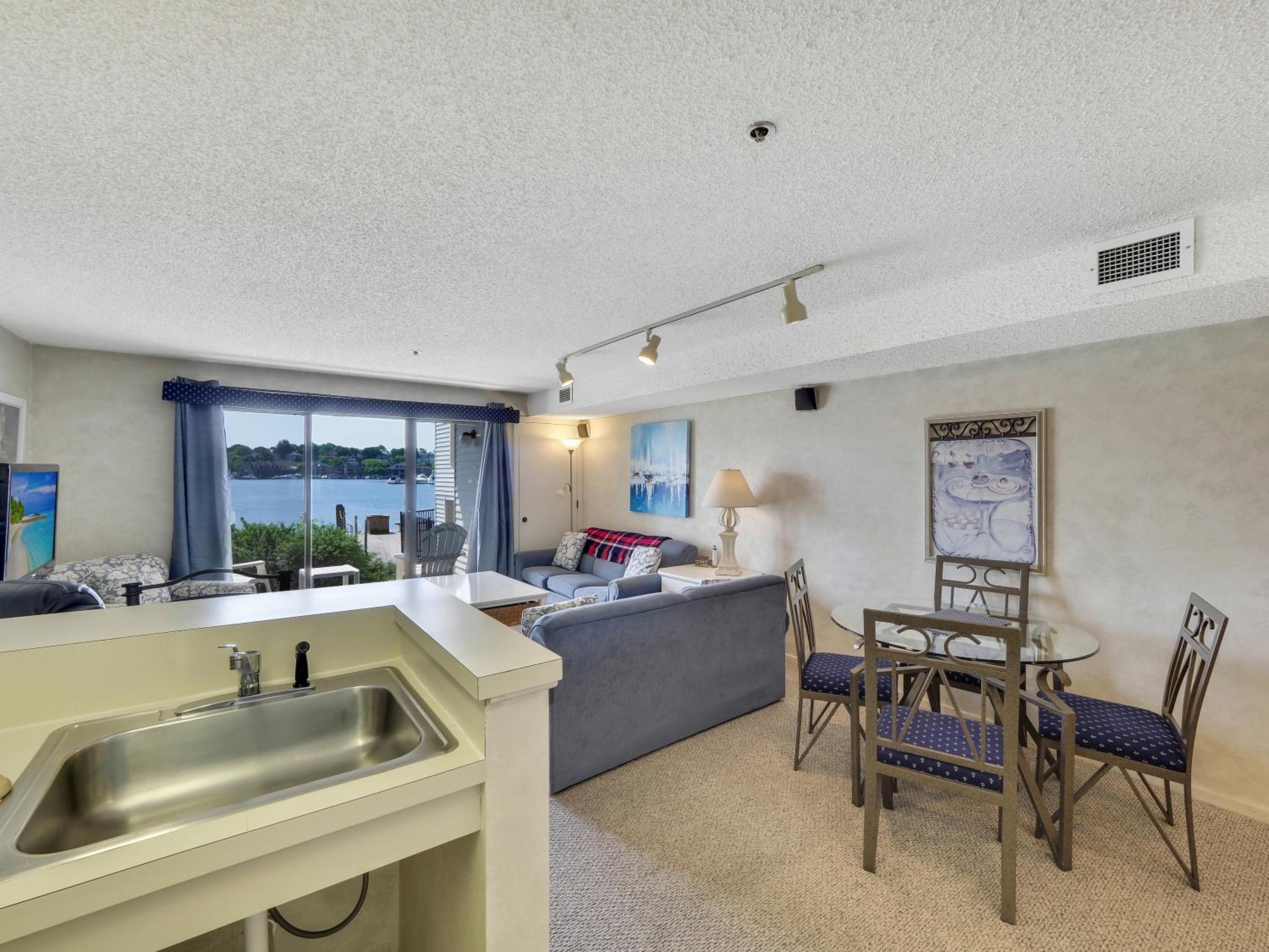 110 Edgewater Inn view 3