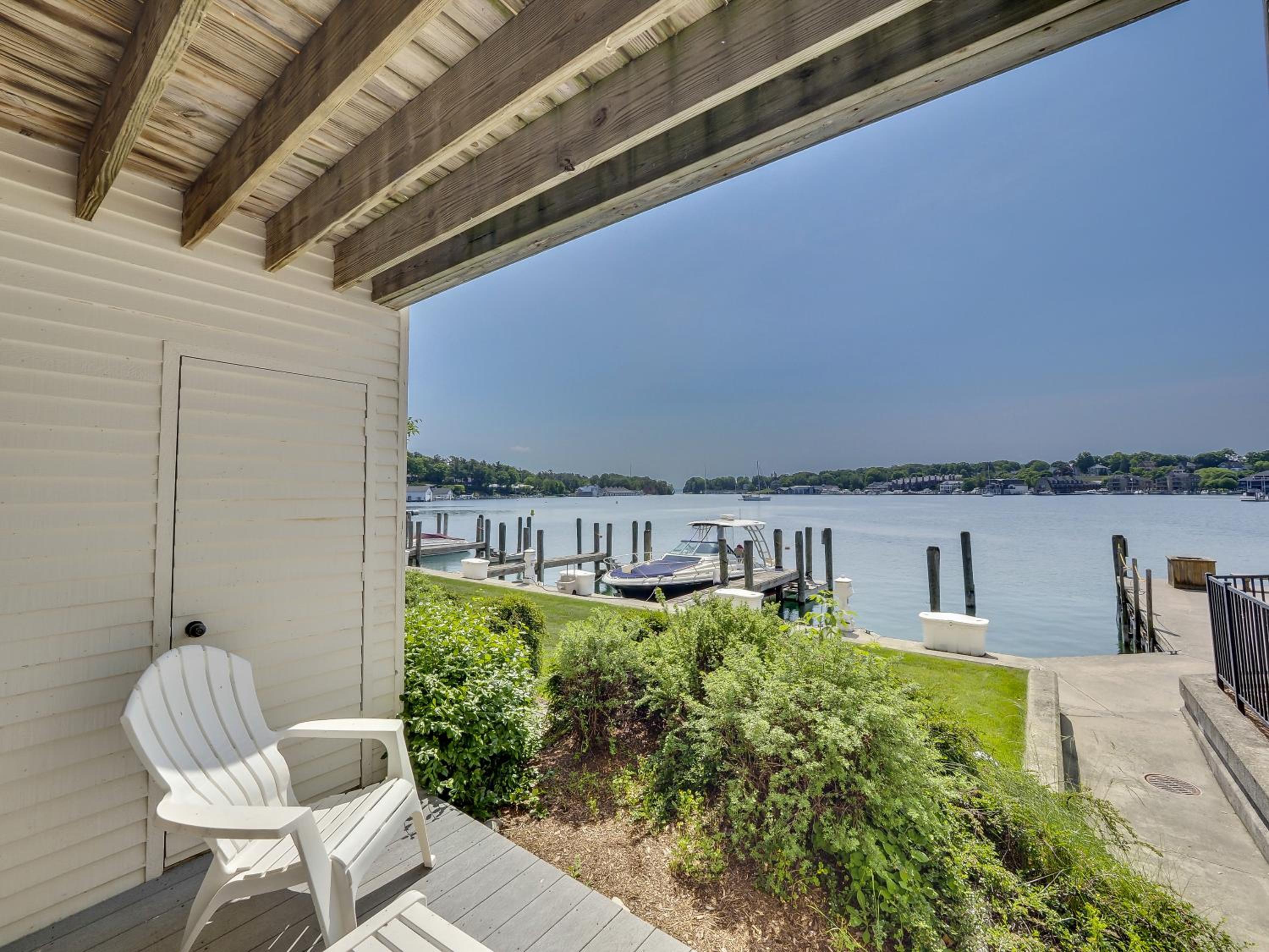 110 Edgewater Inn view 5