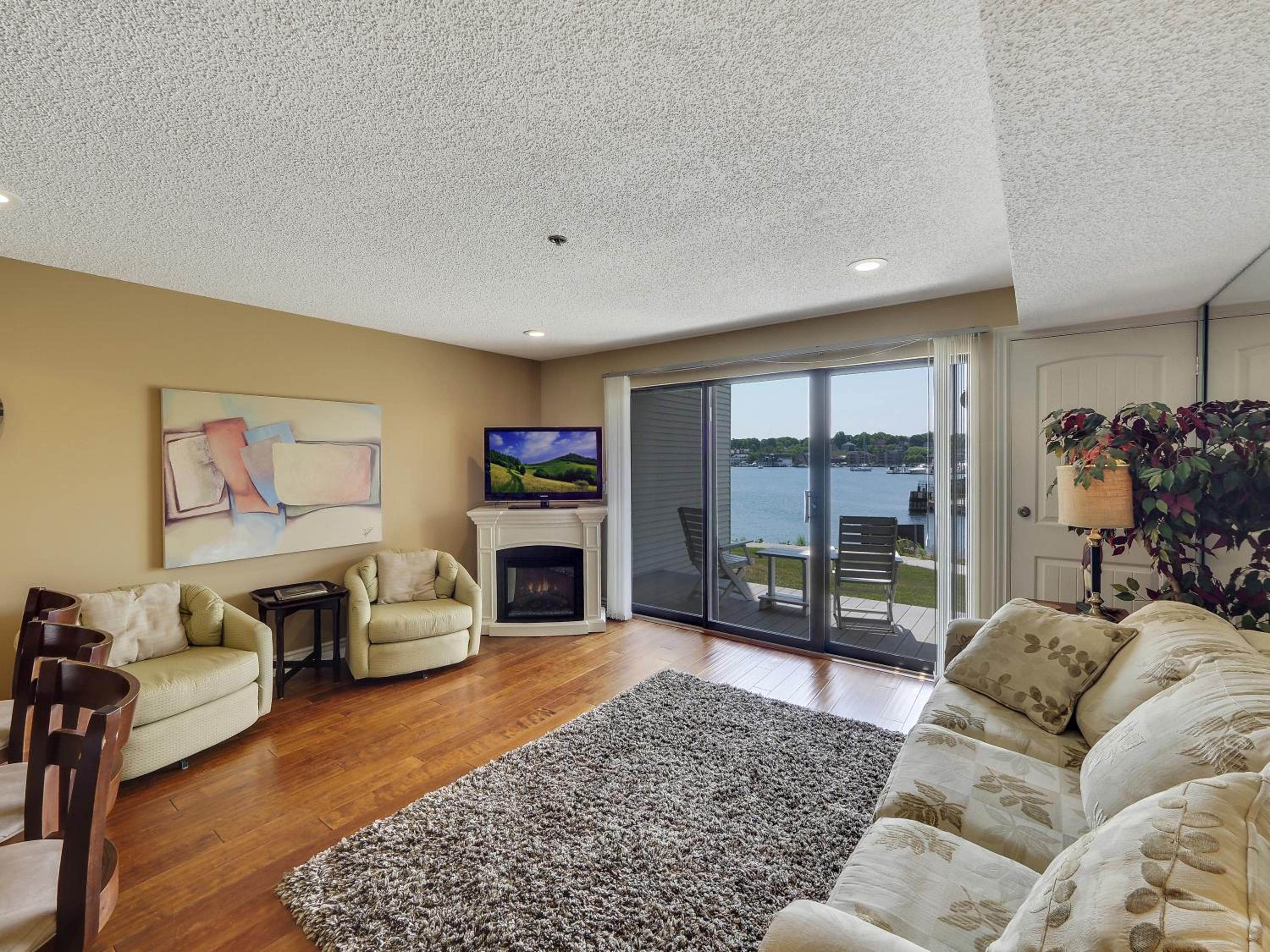116 Edgewater Inn view 3