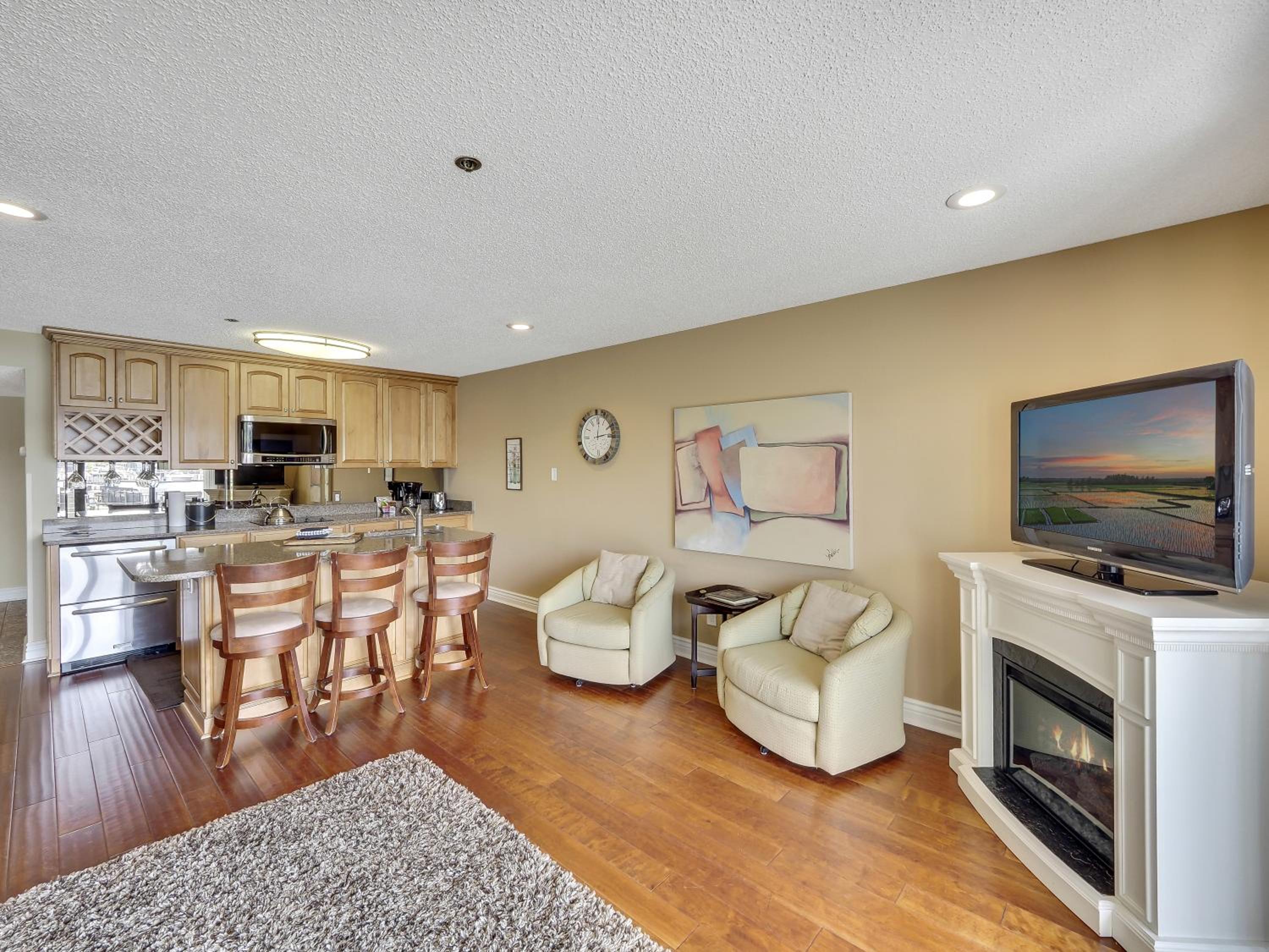116 Edgewater Inn view 4