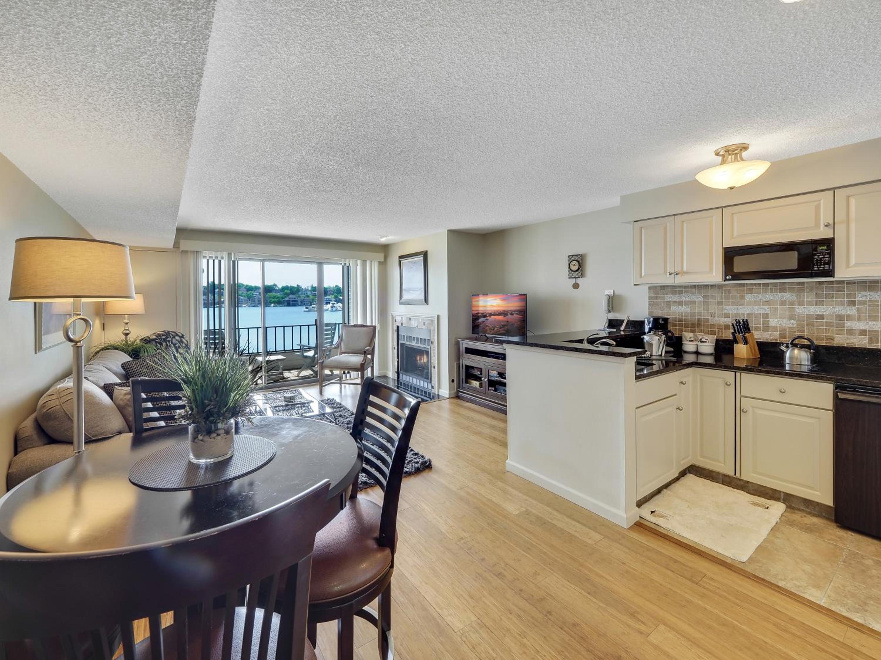 225 Edgewater Inn view 3